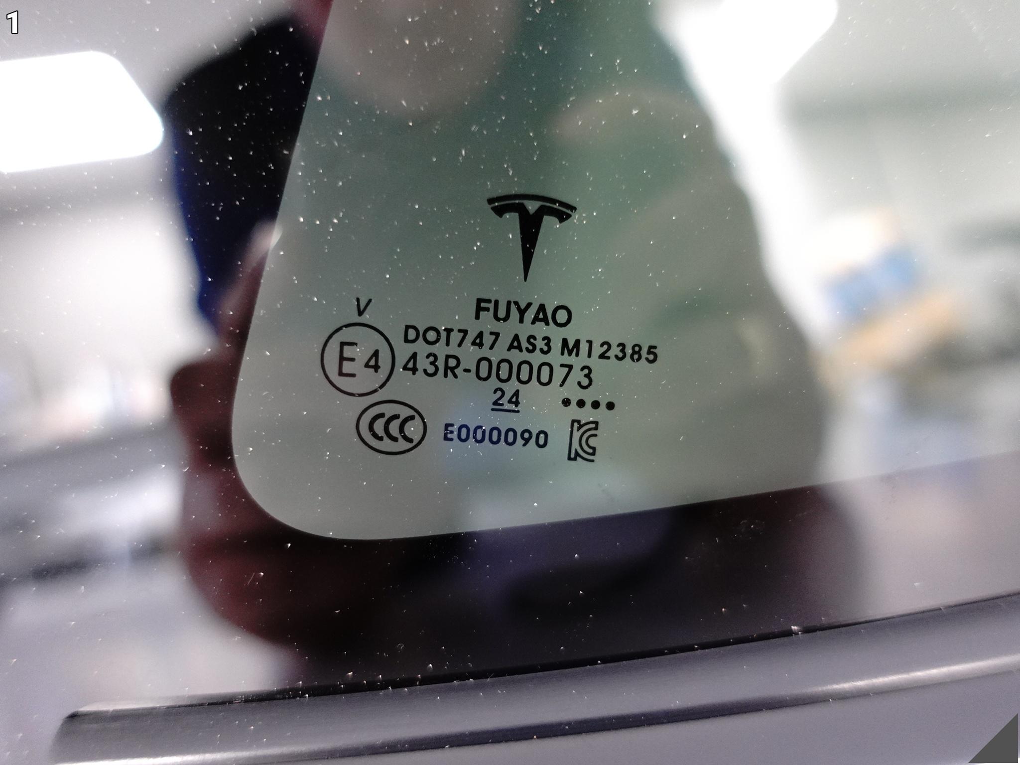TESLA MODEL Y 20- SZYBA KAROSERYJNA TRÓJKĄT USZCZELKA LEWY TYŁ 1621162-00-E TESLA MODEL Y 20- SZYBA KAROSERYJNA TRÓJKĄT USZCZELKA LEWY TYŁ 1621162-00-E - obrazek 2