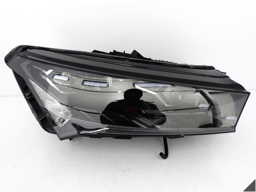 SKODA ENYAQ iV ELECTRIC 5LB 20- LAMPA FULL LED CRYSTAL LIGHTING PRAWA PRZÓD SKODA ENYAQ iV ELECTRIC 5LB 20- LAMPA FULL LED CRYSTAL LIGHTING PRAWA PRZÓD