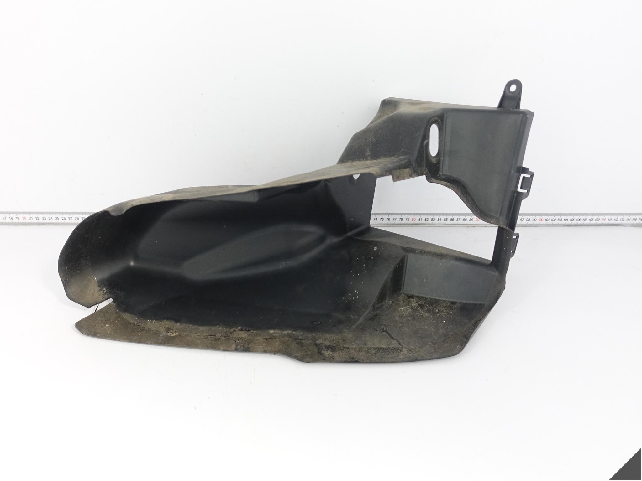 AUDI S8 PLUS 4H0 D4 LIFT 15-17 OBUDOWA KIEROWNICA POWIETRZA 4.0 TFSI LEWA AUDI S8 PLUS 4H0 D4 LIFT 15-17 OBUDOWA KIEROWNICA POWIETRZA 4.0 TFSI LEWA