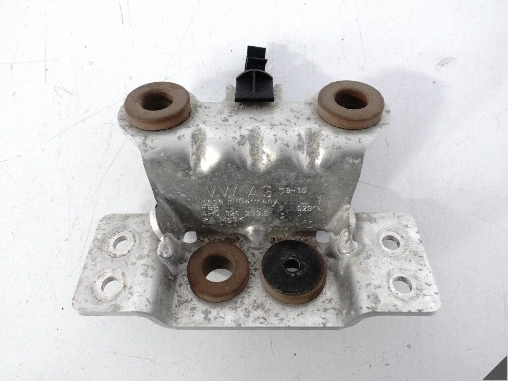 AUDI S8 PLUS 4H0 D4 LIFT 15-17 UCHWYT MOCOWANIE WSPORNIK CHŁODNICY LEWY