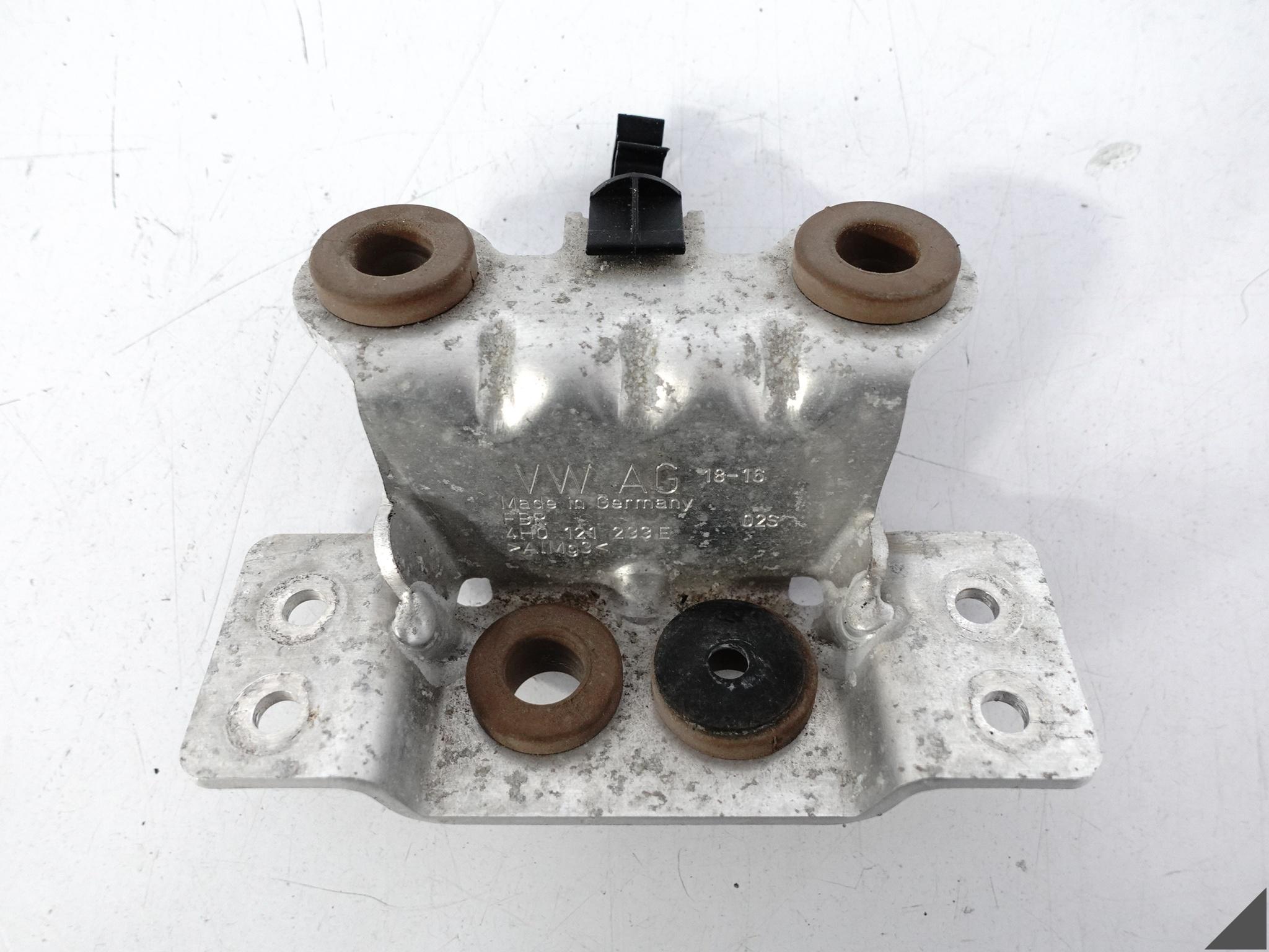 AUDI S8 PLUS 4H0 D4 LIFT 15-17 UCHWYT MOCOWANIE WSPORNIK CHŁODNICY LEWY AUDI S8 PLUS 4H0 D4 LIFT 15-17 UCHWYT MOCOWANIE WSPORNIK CHŁODNICY LEWY