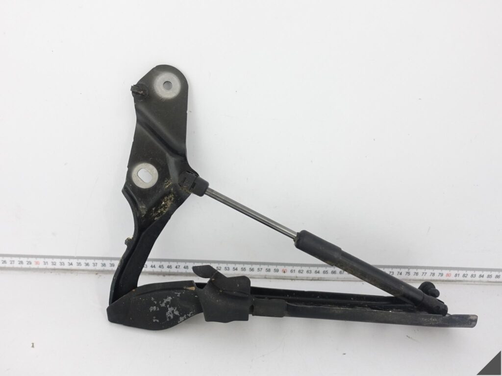 AUDI A8 S8 4H0 D4 LIFT 09-17 ZAWIAS MASKI POKRYWY SILNIKA PRAWY PRZÓD LY9T