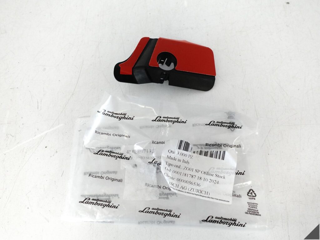 LAMBORGHINI URUS 4ML 18- KOSZYK MOCOWANIE CZUJNIKA PDC ZDERZAK PRAWY PRZÓD