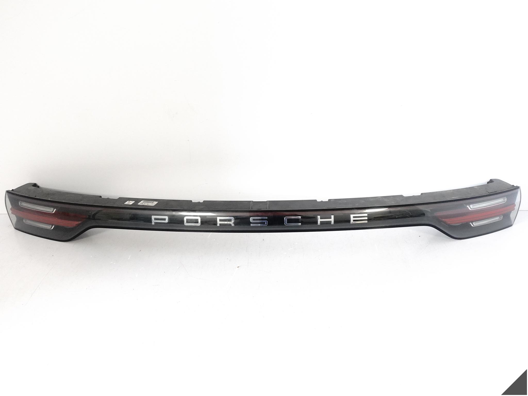 PORSCHE CAYENNE 9Y0 E3 18-23 LAMPA BLENDA LED W BAGAŻNIK TYŁ EU 9Y0945081F PORSCHE CAYENNE 9Y0 E3 18-23 LAMPA BLENDA LED W BAGAŻNIK TYŁ EU 9Y0945081F