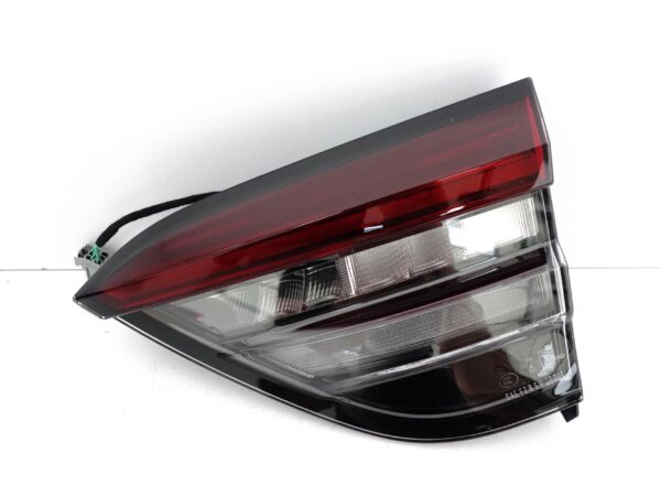 MASERATI LEVANTE M161 LIFT 21-24 T2 DARK LAMPA LED W KLAPĘ PRAWA TYŁ EUROPA MASERATI LEVANTE M161 LIFT 21-24 T2 DARK LAMPA LED W KLAPĘ PRAWA TYŁ EUROPA
