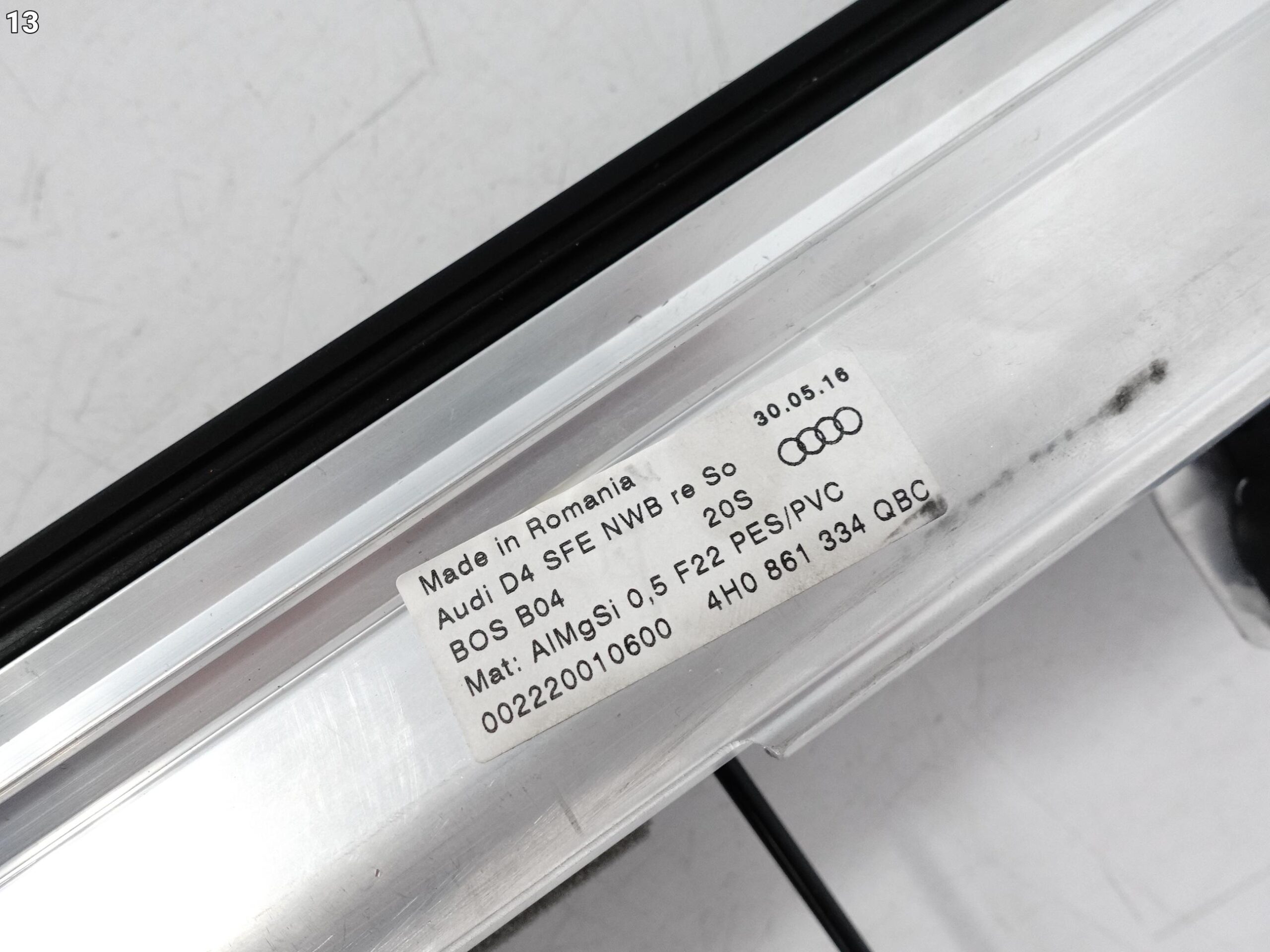 AUDI S8 A8 4H0 D4 09-17 RAMKA LISTWA ROLETA PRZECIWSŁONECZNA DRZWI TYŁ QBC AUDI S8 A8 4H0 D4 09-17 RAMKA LISTWA ROLETA PRZECIWSŁONECZNA DRZWI TYŁ QBC - obrazek 14