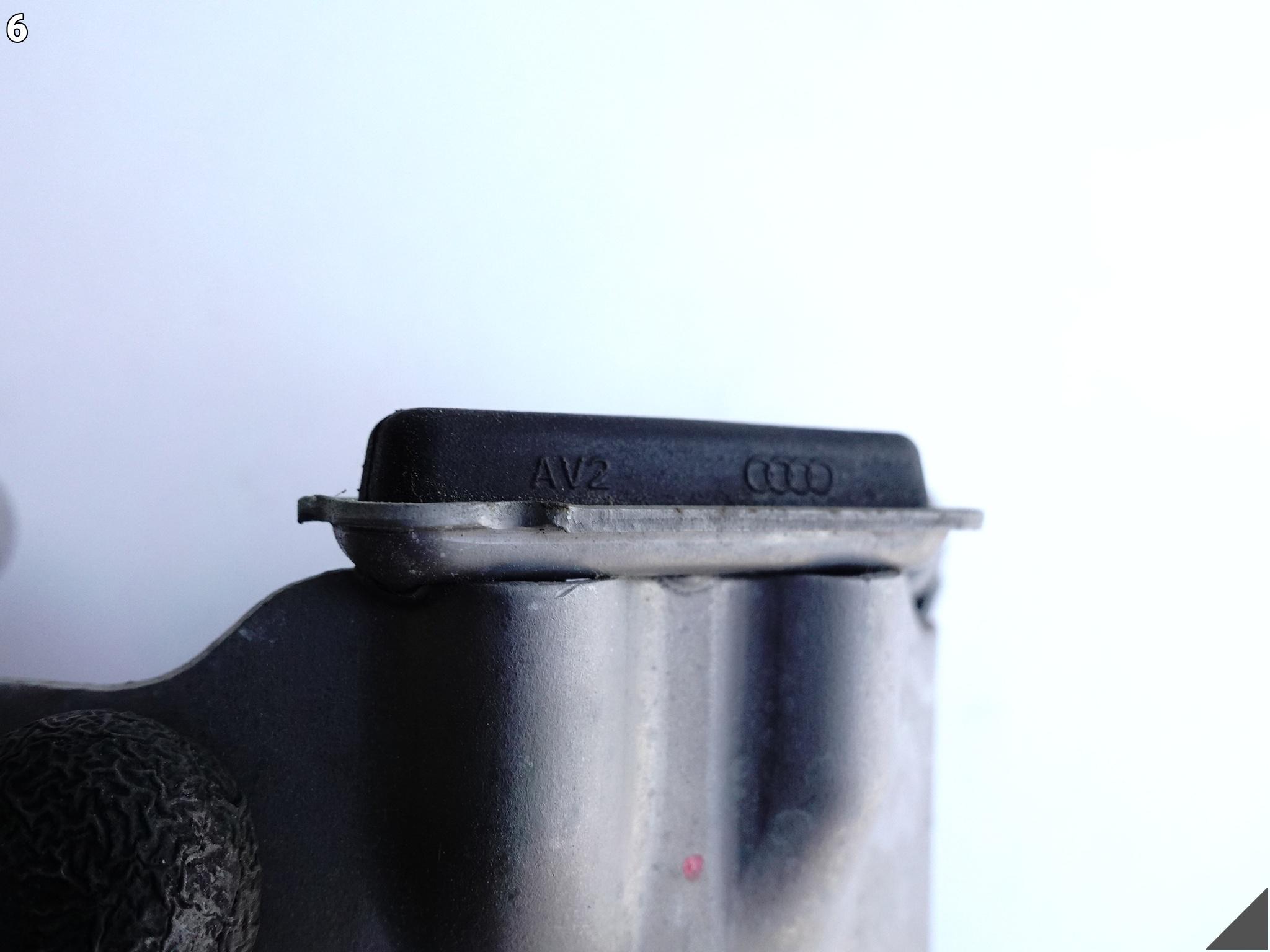 AUDI S8 4H0 D4 RS7 4G8 RS6 4G0 13-18 OSŁONA PODUSZKI SILNIKA PRAWA 4.0TFSI AUDI S8 4H0 D4 RS7 4G8 RS6 4G0 13-18 OSŁONA PODUSZKI SILNIKA PRAWA 4.0TFSI - obrazek 7