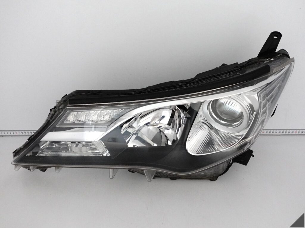 TOYOTA RAV4 IV (4 GENERACJA) 13-15 LAMPA HALOGEN ZWYKŁA + LED LEWA PRZÓD EU TOYOTA RAV4 IV (4 GENERACJA) 13-15 LAMPA HALOGEN ZWYKŁA + LED LEWA PRZÓD EU