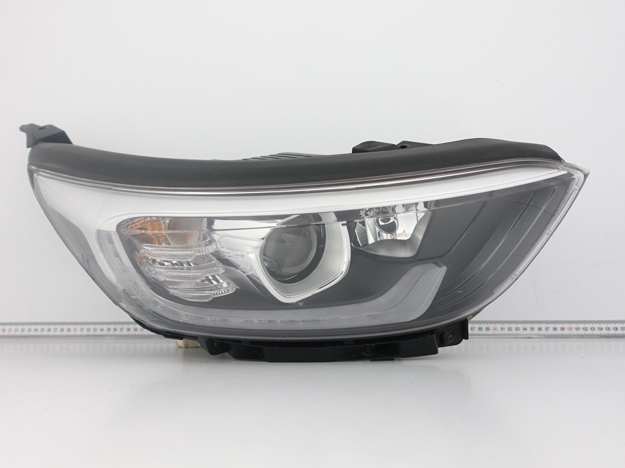 KIA STONIC 17-20 LAMPA PRAWA ZWYKŁA SOCZEWKA HALOGEN + LED PRZÓD EUROPA KIA STONIC 17-20 LAMPA PRAWA ZWYKŁA SOCZEWKA HALOGEN + LED PRZÓD EUROPA