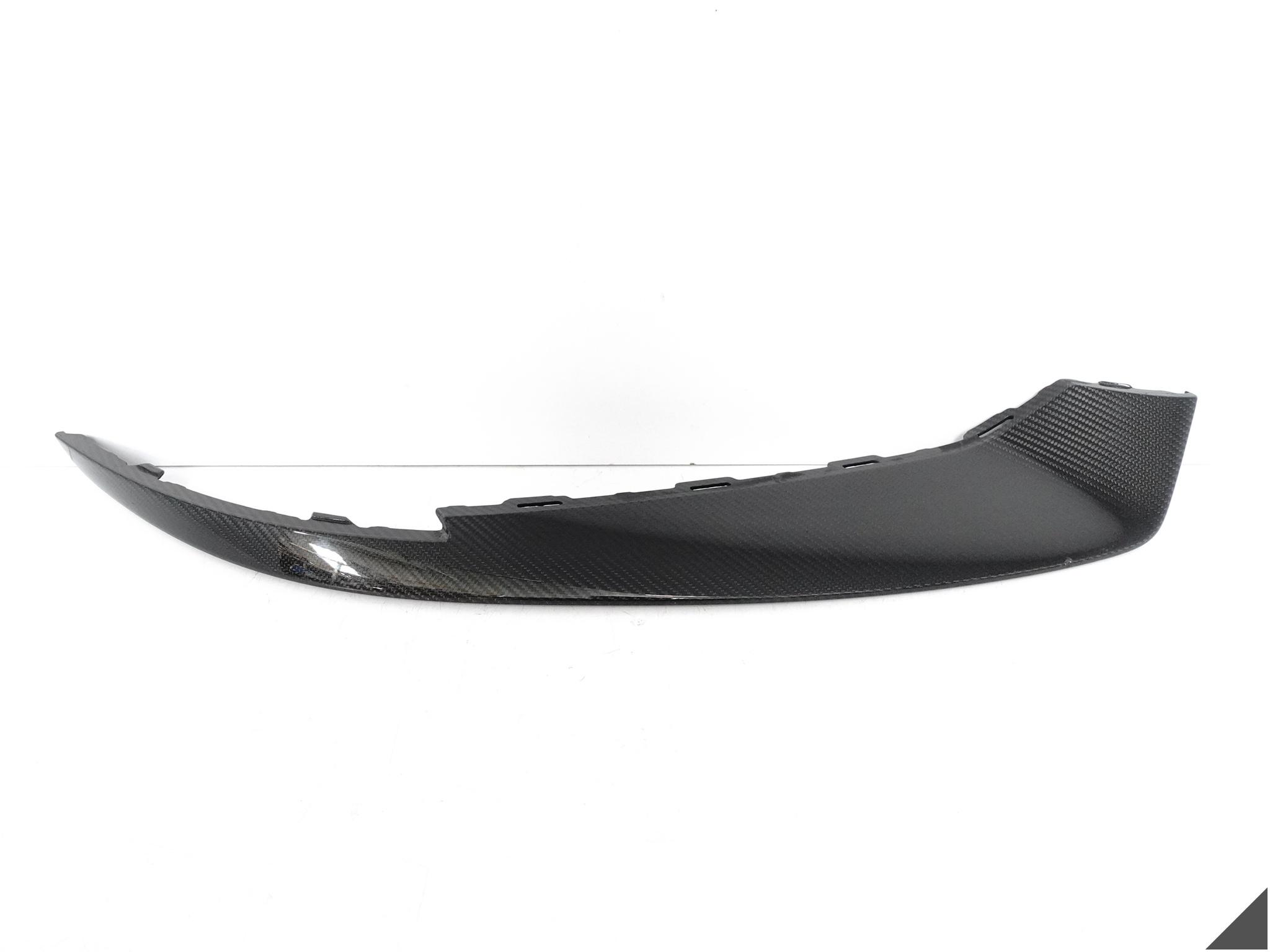 PORSCHE TAYCAN 9J1 TURBO 20- ZDERZAK SPOILER LISTWA PRAWA PRZÓD CARBON PORSCHE TAYCAN 9J1 TURBO 20- ZDERZAK SPOILER LISTWA PRAWA PRZÓD CARBON