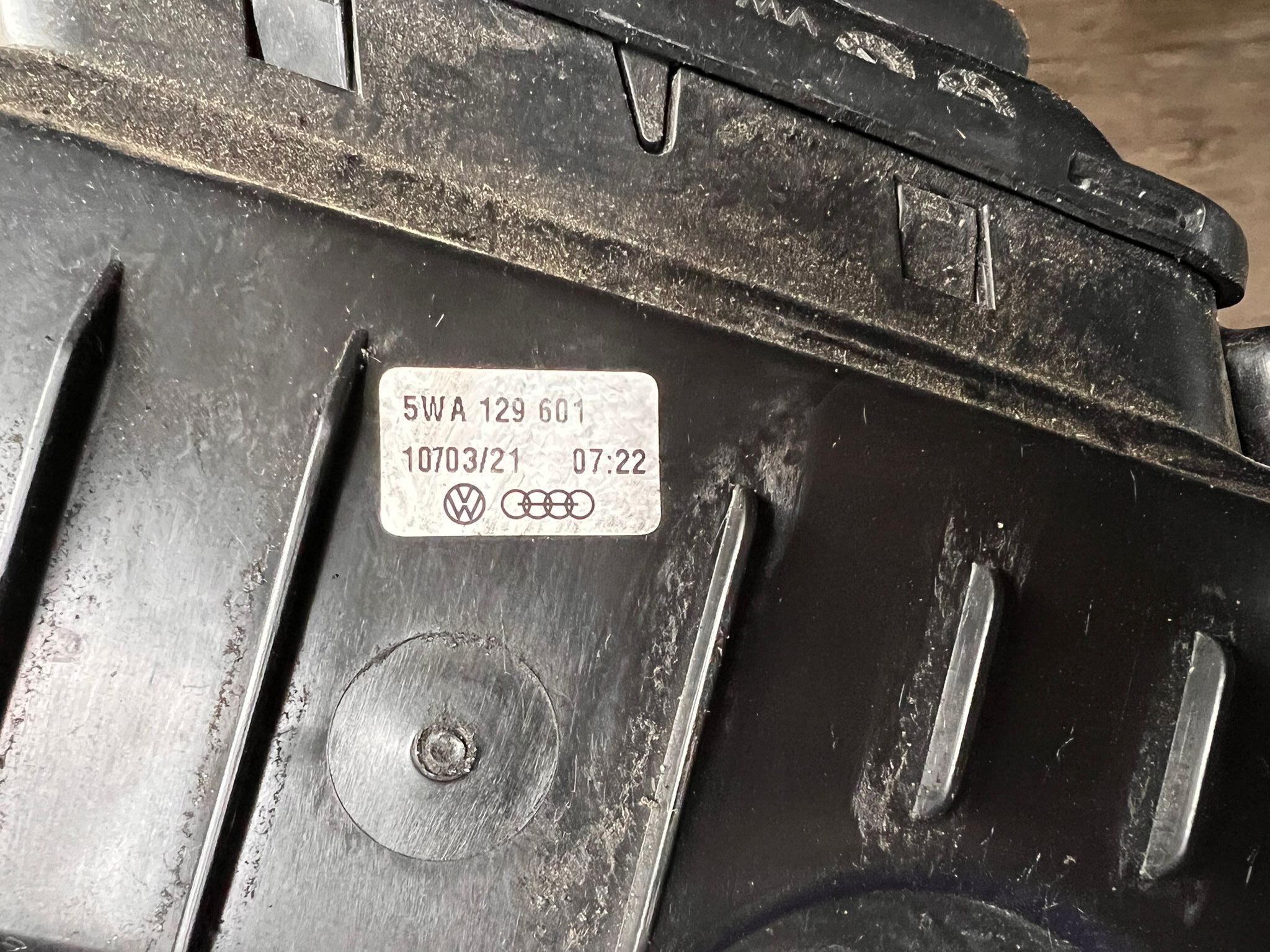 AUDI A1 82A A3 8Y0 SEAT IBIZA V 6F0 VW SKODA OBUDOWA FILTRA POWIETRZA WLOT AUDI A1 82A A3 8Y0 SEAT IBIZA V 6F0 VW SKODA OBUDOWA FILTRA POWIETRZA WLOT - obrazek 8