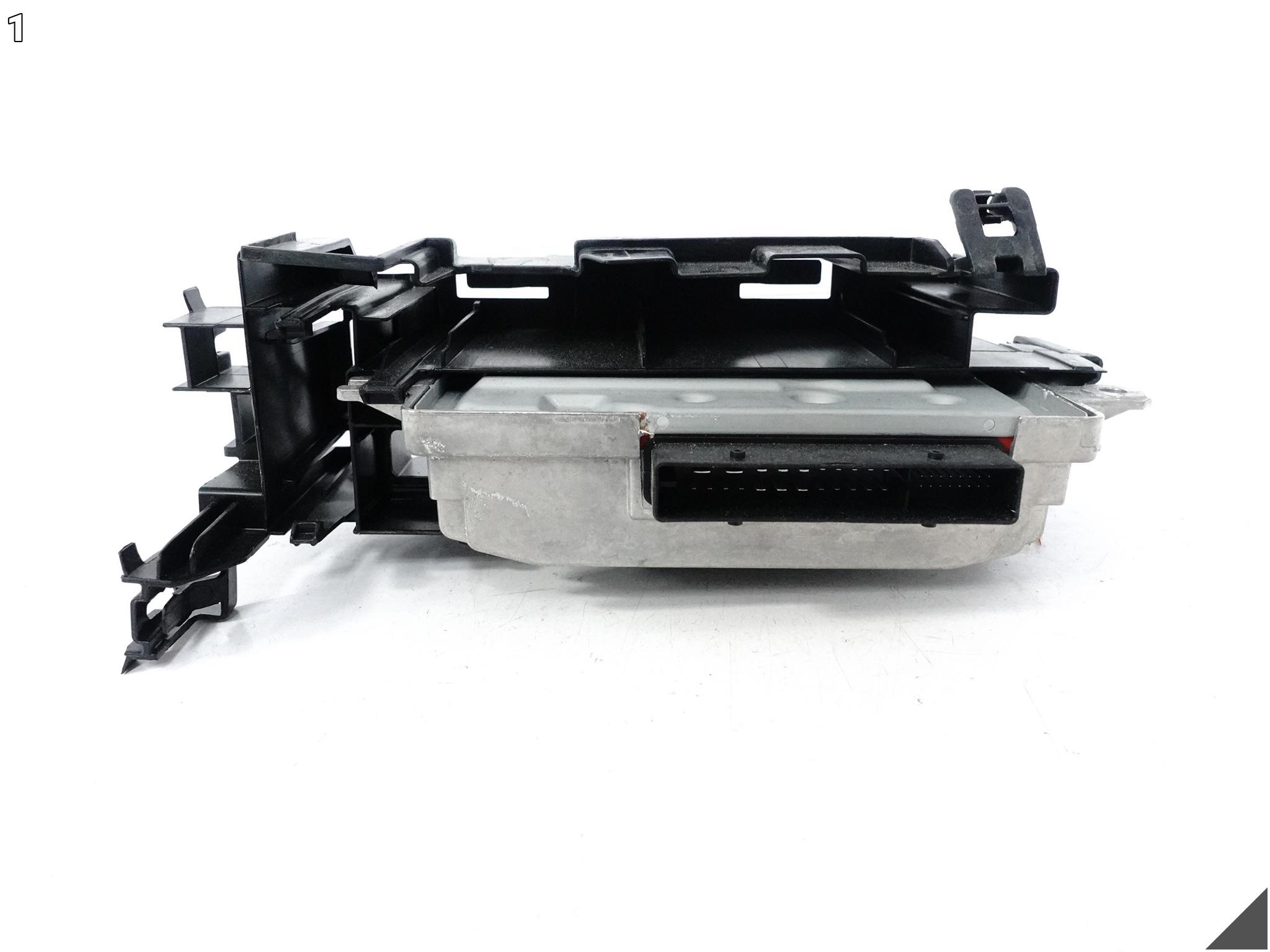 AUDI A3 A4 A5 A6 A7 A8 Q3 Q7 Q8 WZMACNIACZ AUDIO SYSTEMU DŹWIĘKOWEGO HARMAN AUDI A3 A4 A5 A6 A7 A8 Q3 Q7 Q8 WZMACNIACZ AUDIO SYSTEMU DŹWIĘKOWEGO HARMAN - obrazek 2