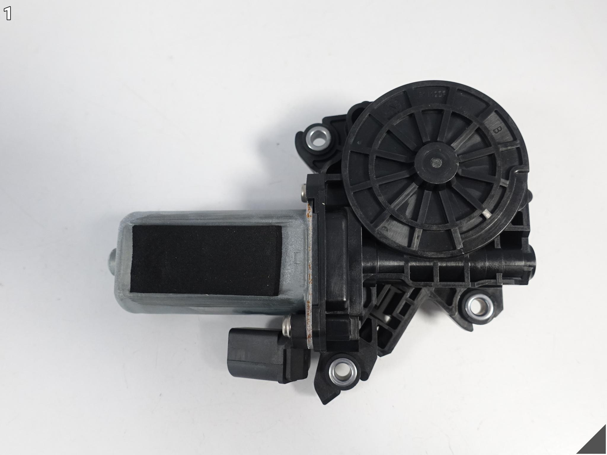 AUDI S8 A8 4H0 D4 A7 S7 4G8 A6 S6 4G0 Q7 SQ7 4M0 SILNIK DOCIĄGU DRZWI PRAWY AUDI S8 A8 4H0 D4 A7 S7 4G8 A6 S6 4G0 Q7 SQ7 4M0 SILNIK DOCIĄGU DRZWI PRAWY - obrazek 2