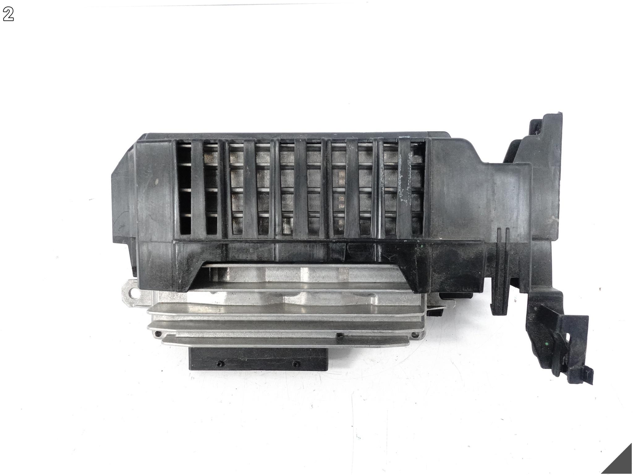 AUDI A3 A4 A5 A6 A7 A8 Q3 Q7 Q8 WZMACNIACZ AUDIO SYSTEMU DŹWIĘKOWEGO HARMAN AUDI A3 A4 A5 A6 A7 A8 Q3 Q7 Q8 WZMACNIACZ AUDIO SYSTEMU DŹWIĘKOWEGO HARMAN - obrazek 3