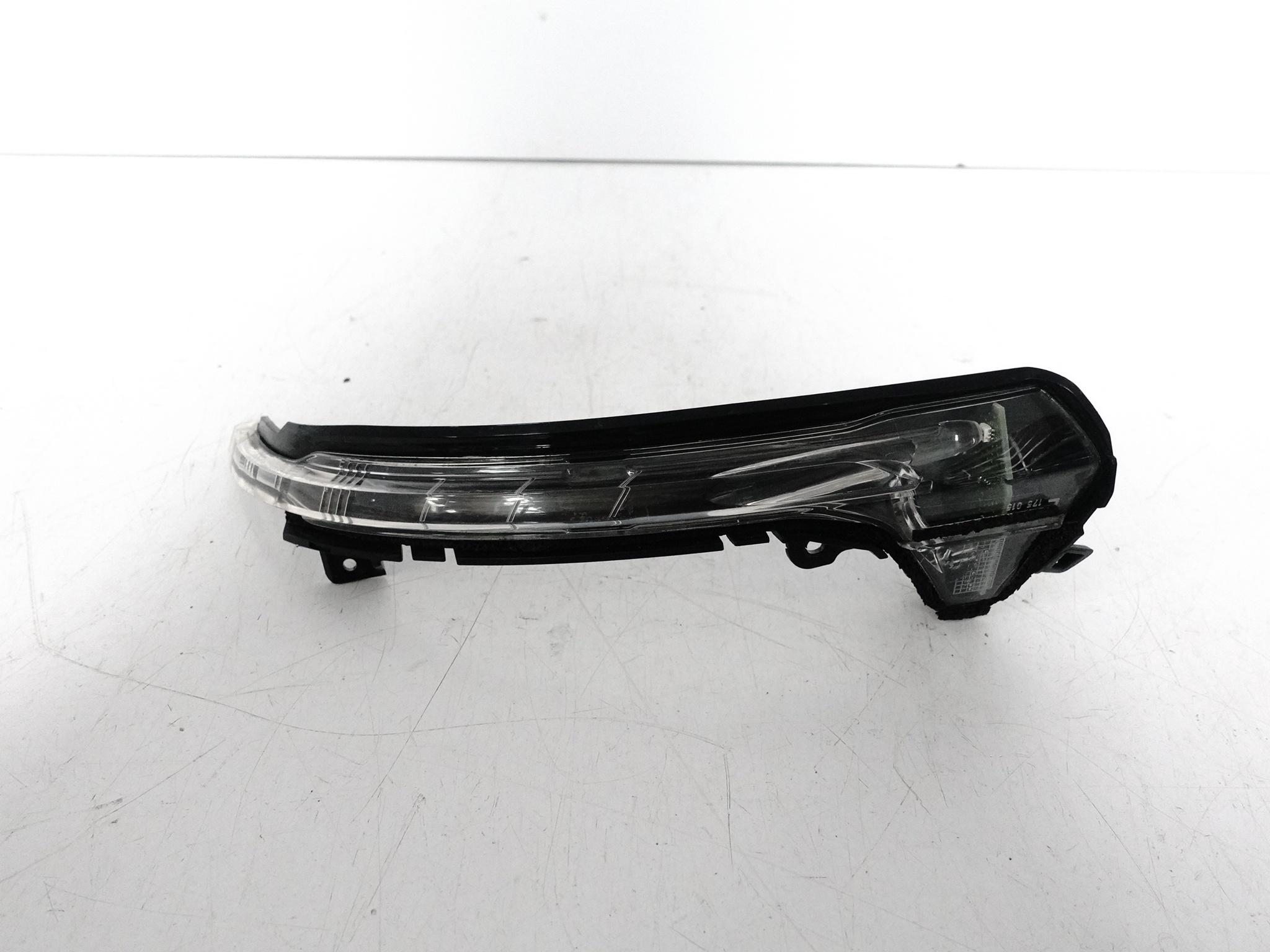 AUDI A6 S6 4G5 4G0 C7 10-18 KIERUNKOWSKAZ MIGACZ LED W LUSTERKO LEWY PRZÓD AUDI A6 S6 4G5 4G0 C7 10-18 KIERUNKOWSKAZ MIGACZ LED W LUSTERKO LEWY PRZÓD