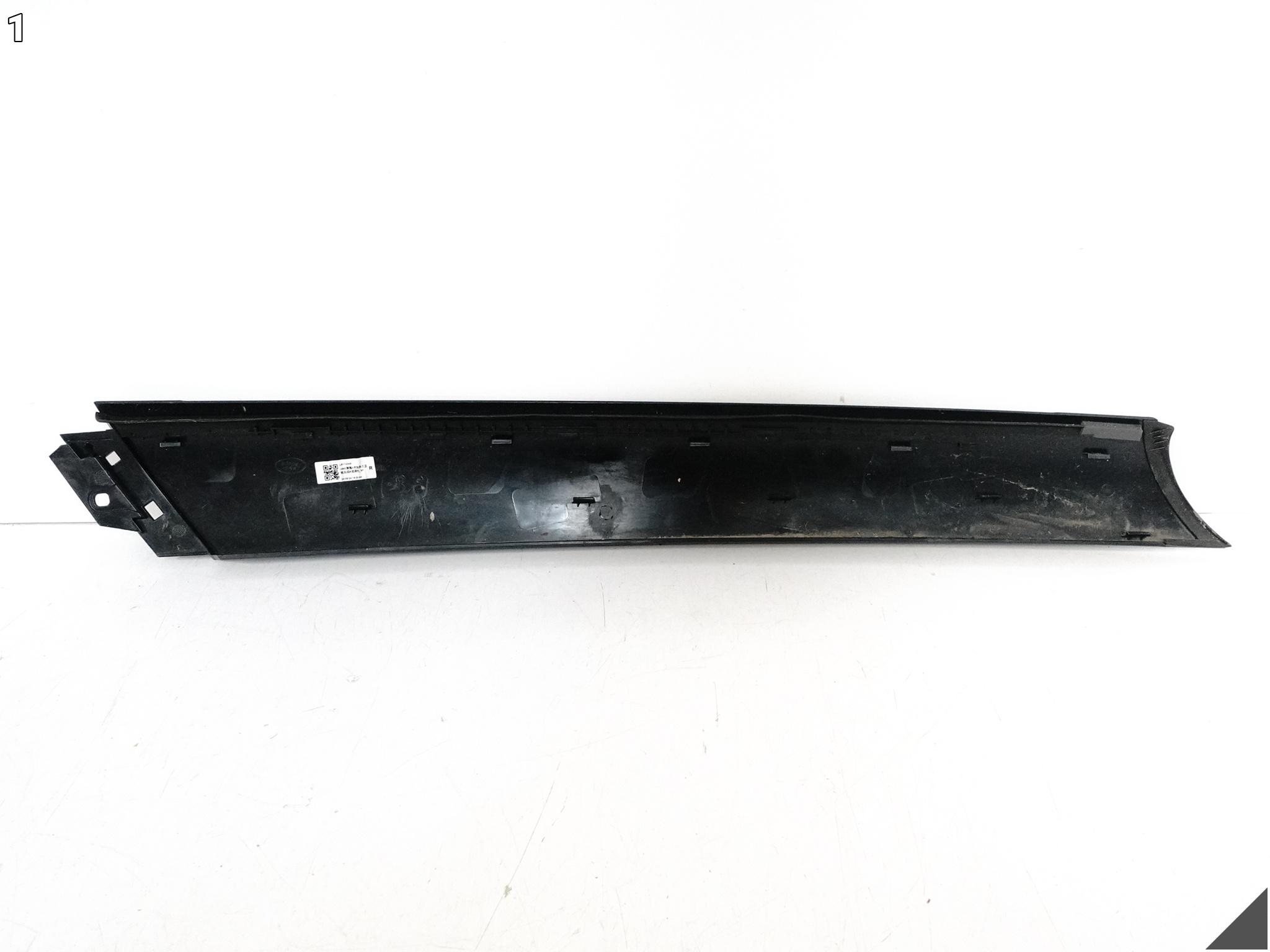 LAND ROVER DEFENDER II 2 L663 90 110 20- LISTWA OSŁONA SŁUPKA A PRAWA PRZÓD LAND ROVER DEFENDER II 2 L663 90 110 20- LISTWA OSŁONA SŁUPKA A PRAWA PRZÓD - obrazek 2