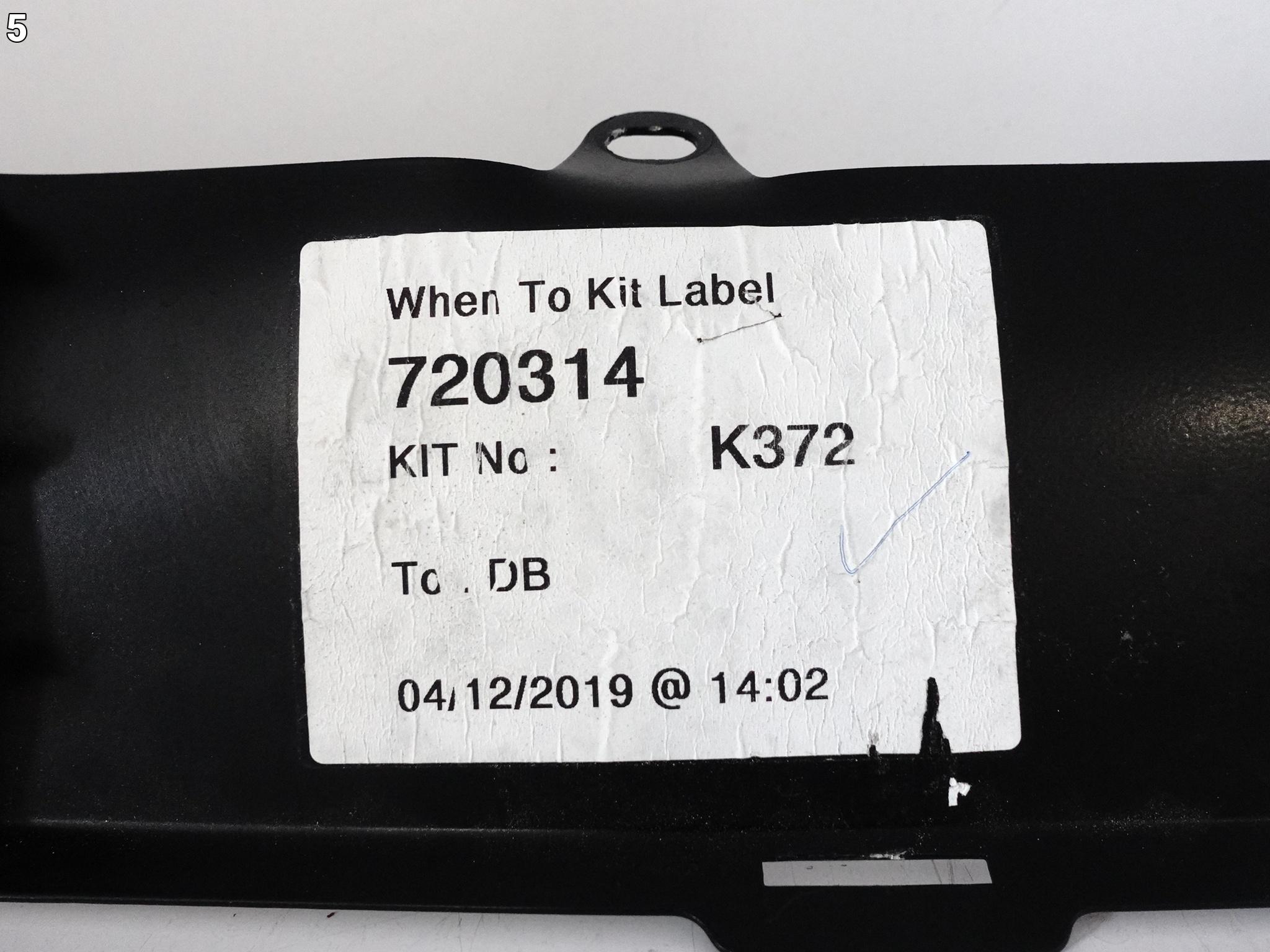 Aston Martin DBS Superleggera 18-24 KRATKA ATRAPA GRILL W ZDERZAK TYŁ Aston Martin DBS Superleggera 18-24 KRATKA ATRAPA GRILL W ZDERZAK TYŁ - obrazek 6