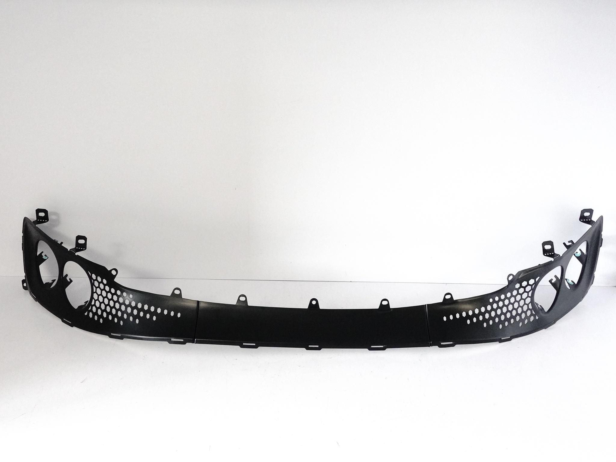 Aston Martin DBS Superleggera 18-24 KRATKA ATRAPA GRILL W ZDERZAK TYŁ Aston Martin DBS Superleggera 18-24 KRATKA ATRAPA GRILL W ZDERZAK TYŁ