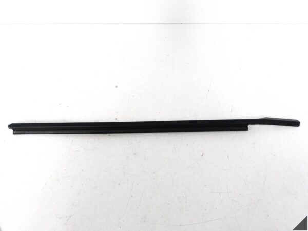 LAND ROVER DEFENDER II 2 L663 110 20- LISTWA ZGARNIAJĄCA DRZWI PRAWA TYŁ LAND ROVER DEFENDER II 2 L663 110 20- LISTWA ZGARNIAJĄCA DRZWI PRAWA TYŁ