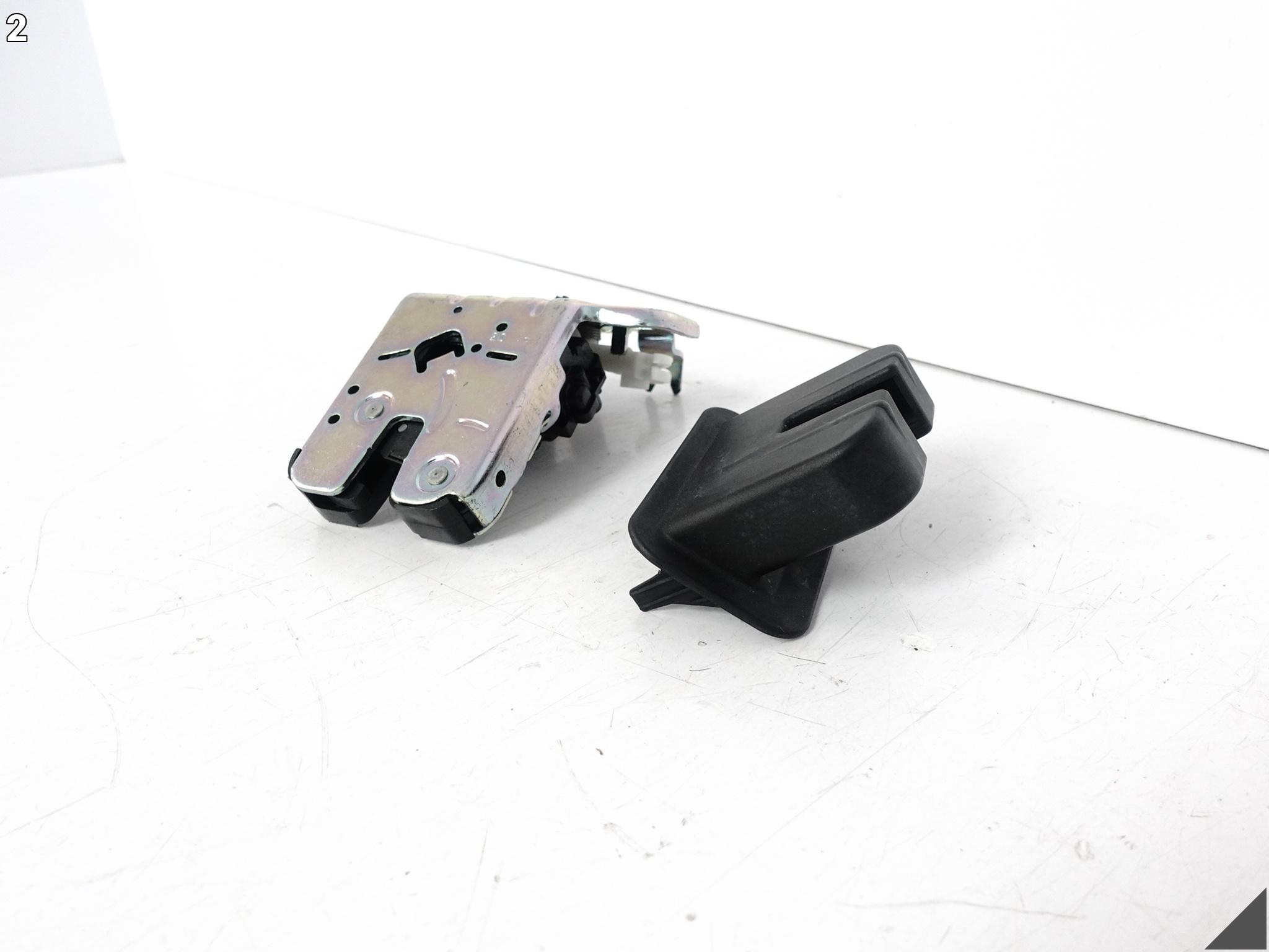 AUDI A8 S8 4H0 D4 A6 S6 4G0 A3 8V0 ZAMEK KLAPY BAGAŻNIKA OSŁONA 4H0827505A AUDI A8 S8 4H0 D4 A6 S6 4G0 A3 8V0 ZAMEK KLAPY BAGAŻNIKA OSŁONA 4H0827505A - obrazek 3