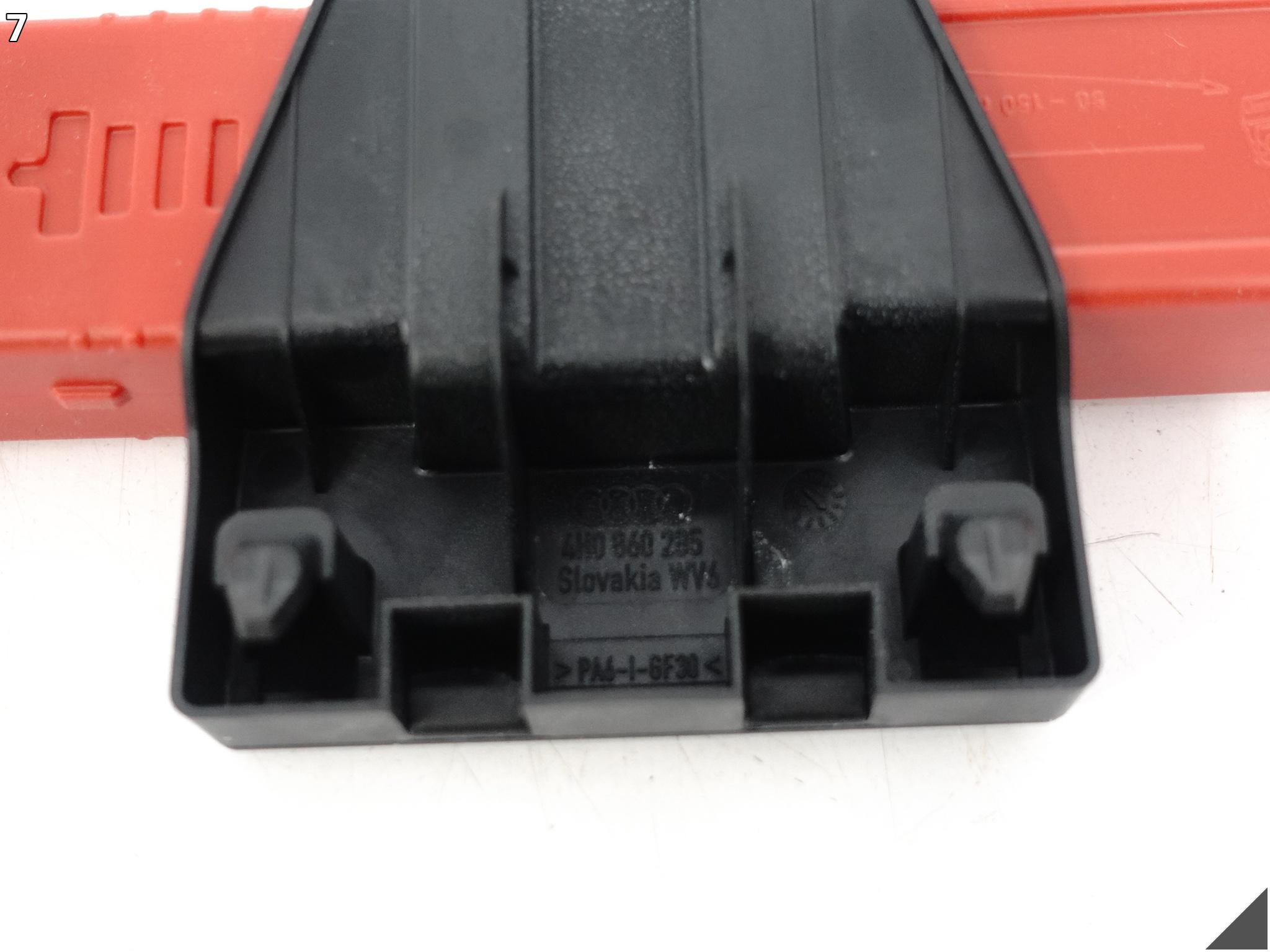 AUDI S8 A8 4H0 D4 LIFT 13-17 UCHWYT MOCOWANIE + TRÓJKĄT OSTRZEGAWCZY AUDI S8 A8 4H0 D4 LIFT 13-17 UCHWYT MOCOWANIE + TRÓJKĄT OSTRZEGAWCZY - obrazek 8