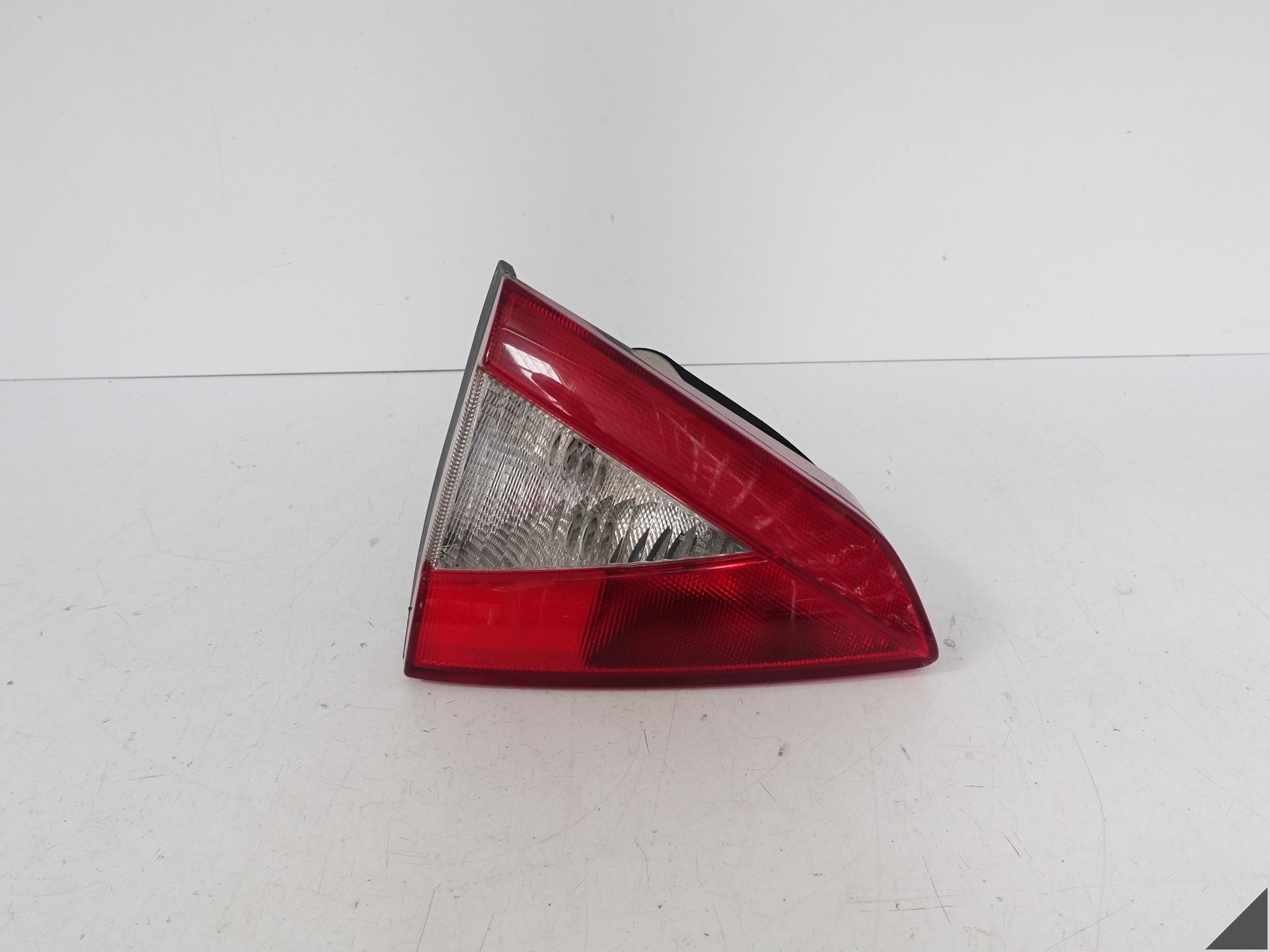 MASERATI GRANTURISMO M145 07-19 LAMPA W KLAPĘ BAGAŻNIKA LEWA TYŁ 231567 MASERATI GRANTURISMO M145 07-19 LAMPA W KLAPĘ BAGAŻNIKA LEWA TYŁ 231567