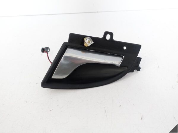 MASERATI GRANTURISMO M145 07-19 KLAMKA WEWNĘTRZA TAPICERKA DRZWI LEWA PRZÓD MASERATI GRANTURISMO M145 07-19 KLAMKA WEWNĘTRZA TAPICERKA DRZWI LEWA PRZÓD