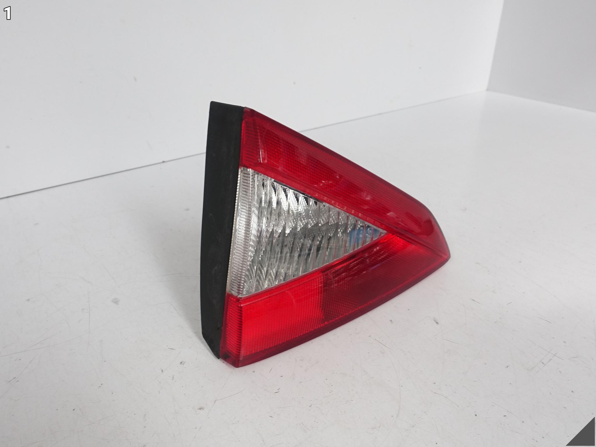 MASERATI GRANTURISMO M145 07-19 LAMPA W KLAPĘ BAGAŻNIKA LEWA TYŁ 231567 MASERATI GRANTURISMO M145 07-19 LAMPA W KLAPĘ BAGAŻNIKA LEWA TYŁ 231567 - obrazek 2
