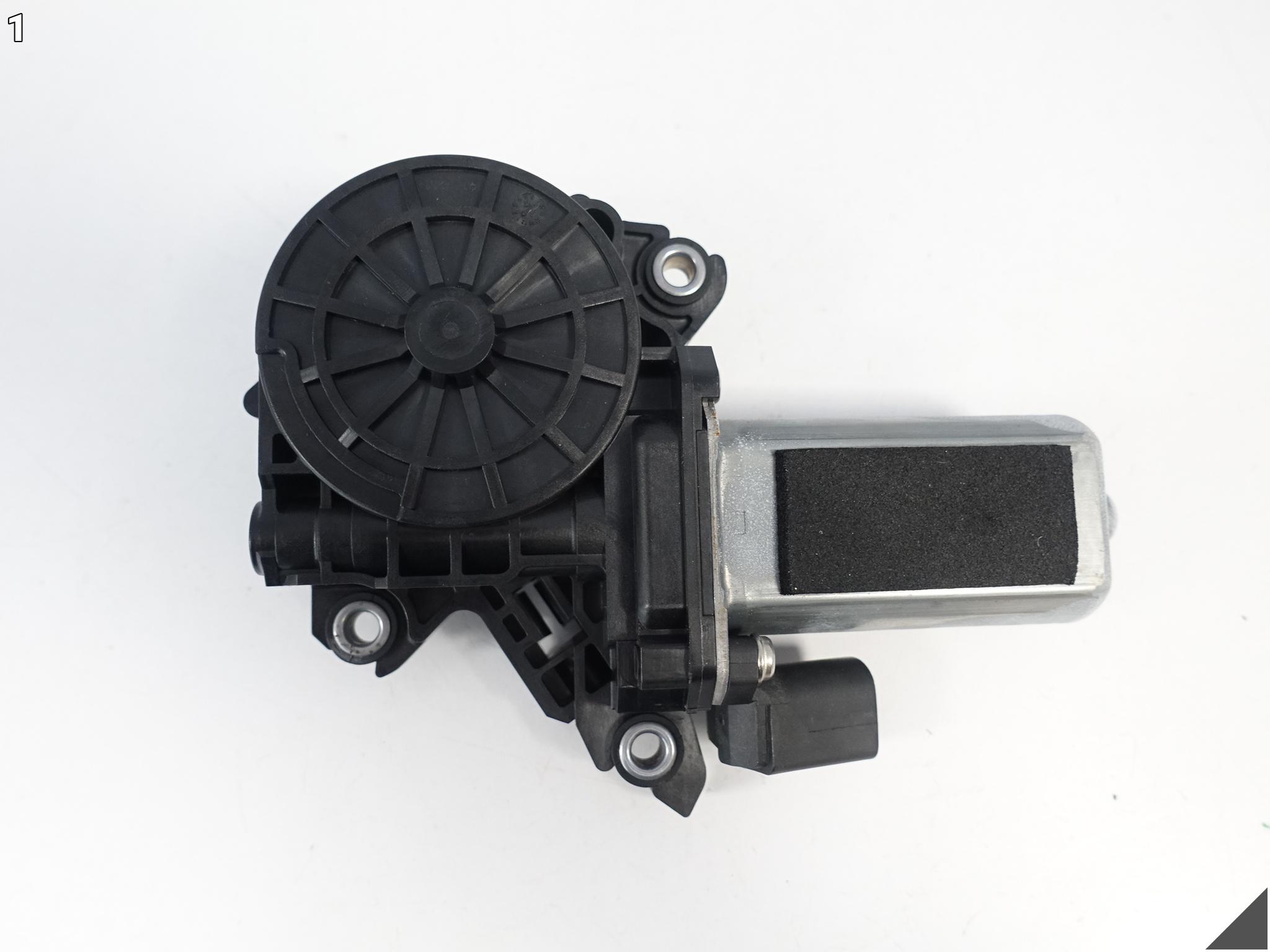 AUDI S8 A8 4H0 D4 A7 S7 4G8 A6 S6 4G0 Q7 SQ7 4M0 SILNIK DOCIĄGU DRZWI LEWY AUDI S8 A8 4H0 D4 A7 S7 4G8 A6 S6 4G0 Q7 SQ7 4M0 SILNIK DOCIĄGU DRZWI LEWY - obrazek 2