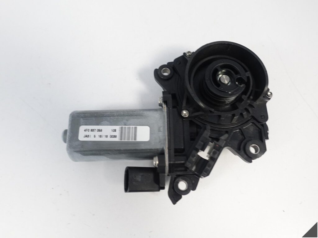 AUDI S8 A8 4H0 D4 A7 S7 4G8 A6 S6 4G0 Q7 SQ7 4M0 SILNIK DOCIĄGU DRZWI LEWY