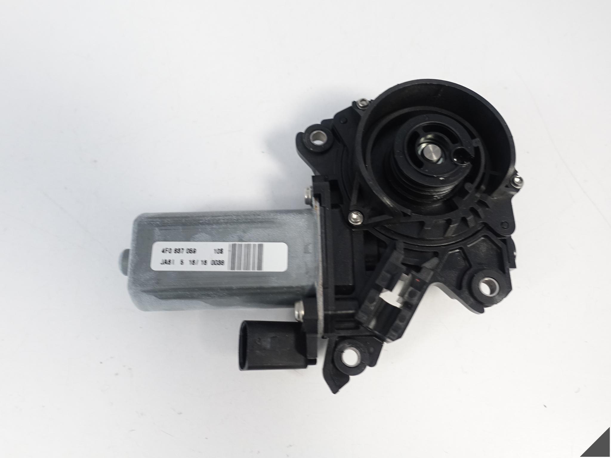 AUDI S8 A8 4H0 D4 A7 S7 4G8 A6 S6 4G0 Q7 SQ7 4M0 SILNIK DOCIĄGU DRZWI LEWY AUDI S8 A8 4H0 D4 A7 S7 4G8 A6 S6 4G0 Q7 SQ7 4M0 SILNIK DOCIĄGU DRZWI LEWY