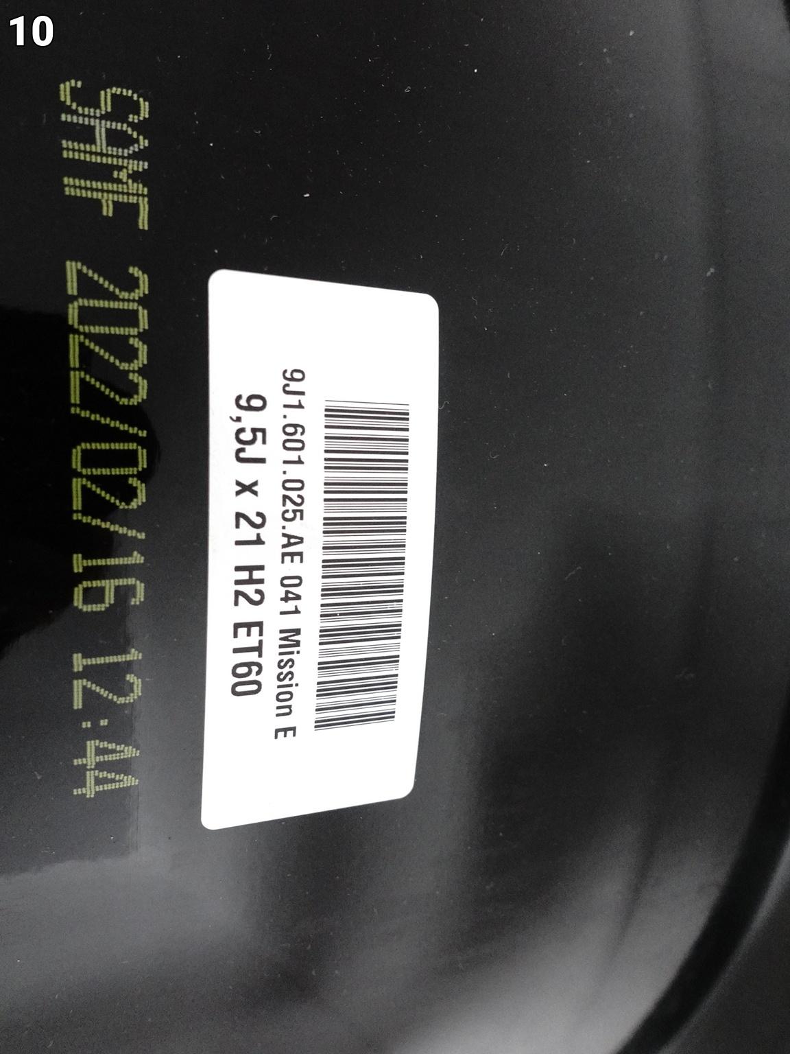 PORSCHE TAYCAN 9J1 EXCLUSIVE DESIGN FELGA PRAWA PRZÓD 9,5Jx21 ET60 041 PORSCHE TAYCAN 9J1 EXCLUSIVE DESIGN FELGA PRAWA PRZÓD 9,5Jx21 ET60 041 - obrazek 11