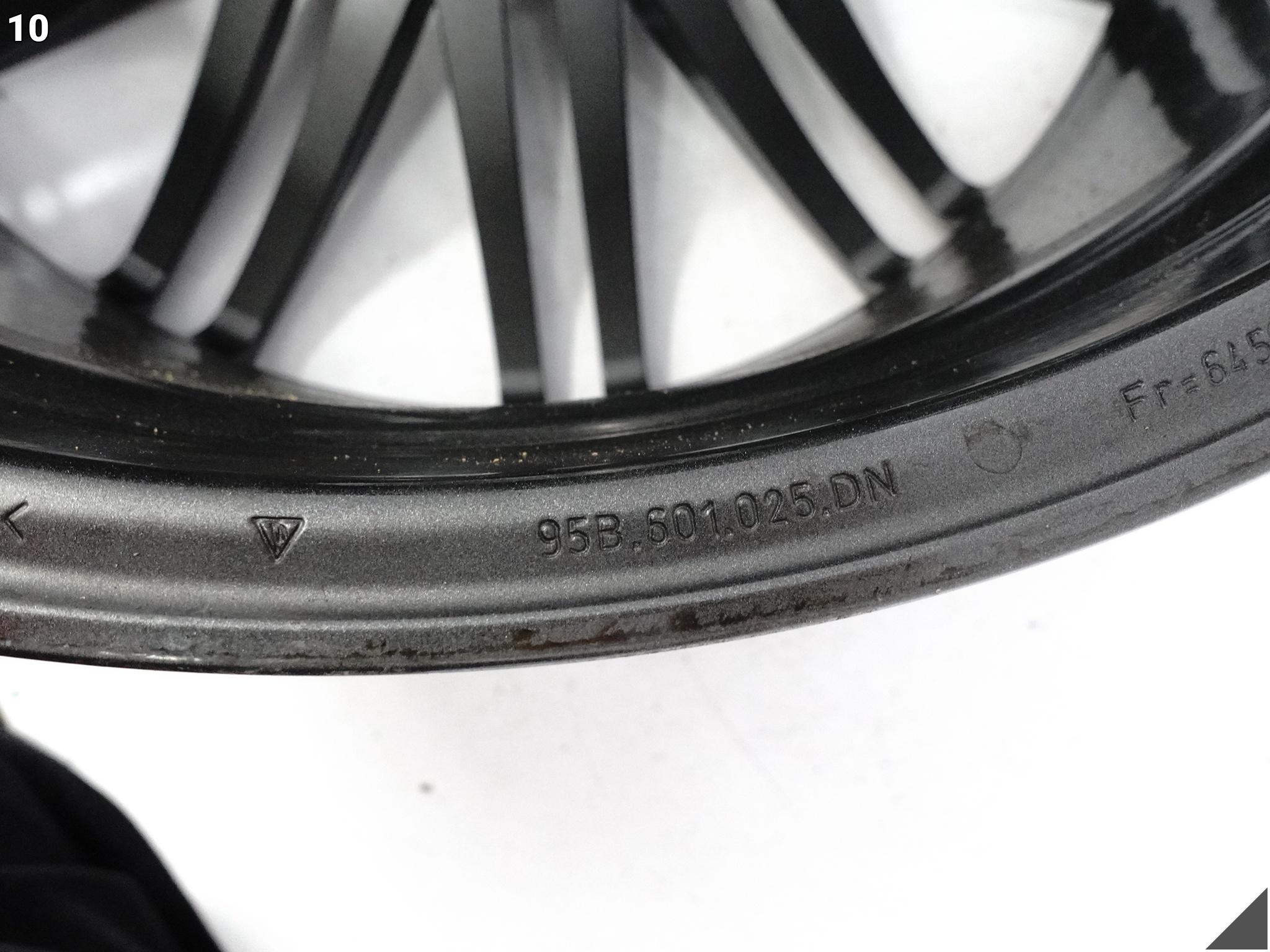 PORSCHE MACAN TURBO IV 95B 14-24 FELGA ALUFELGA 9,5JX21H2 ET27 5X112 OC6 PORSCHE MACAN TURBO IV 95B 14-24 FELGA ALUFELGA 9,5JX21H2 ET27 5X112 OC6 - obrazek 11