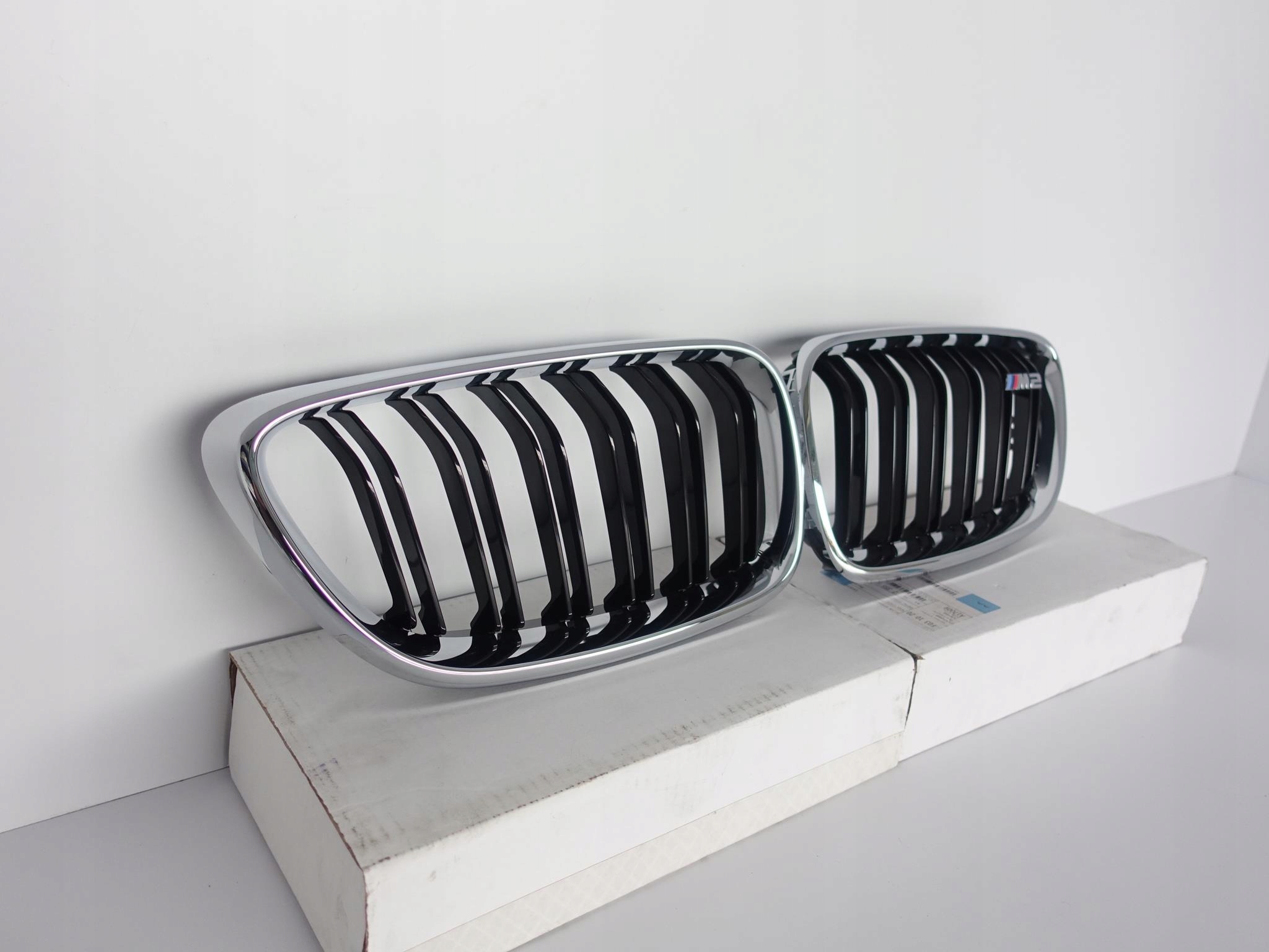 BMW M2 F87 16- GRILL ATRAPA KRATKI NERKI PRAWA + LEWA KOMPLET PRZÓD BMW M2 F87 16- GRILL ATRAPA KRATKI NERKI PRAWA + LEWA KOMPLET PRZÓD - obrazek 3