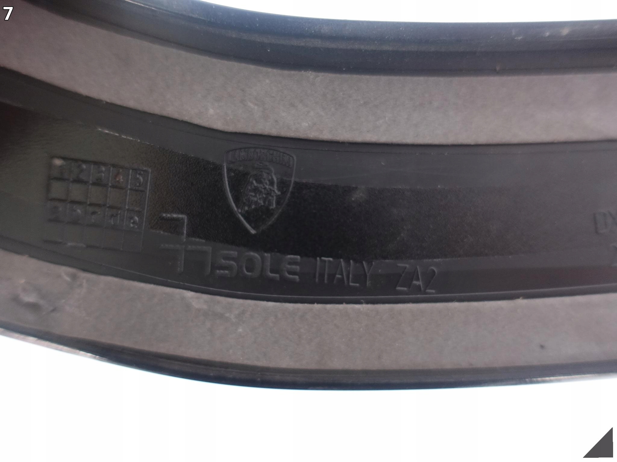 LAMBORGHINI URUS 4ML NAKŁADKA LISTWA NA DRZWI PRAWA TYŁ 4ML854820 LAMBORGHINI URUS 4ML NAKŁADKA LISTWA NA DRZWI PRAWA TYŁ 4ML854820 - obrazek 8