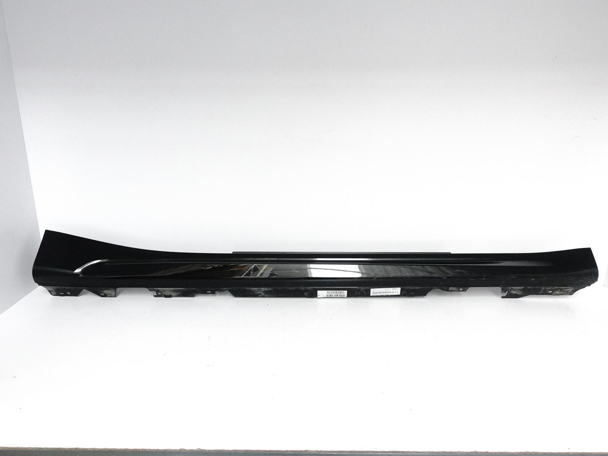 BMW M2 F87 F87N LCI LIFT 16-21 NAKŁADKA PRÓG LISTWA PRAWY BMW M2 F87 F87N LCI LIFT 16-21 NAKŁADKA PRÓG LISTWA PRAWY