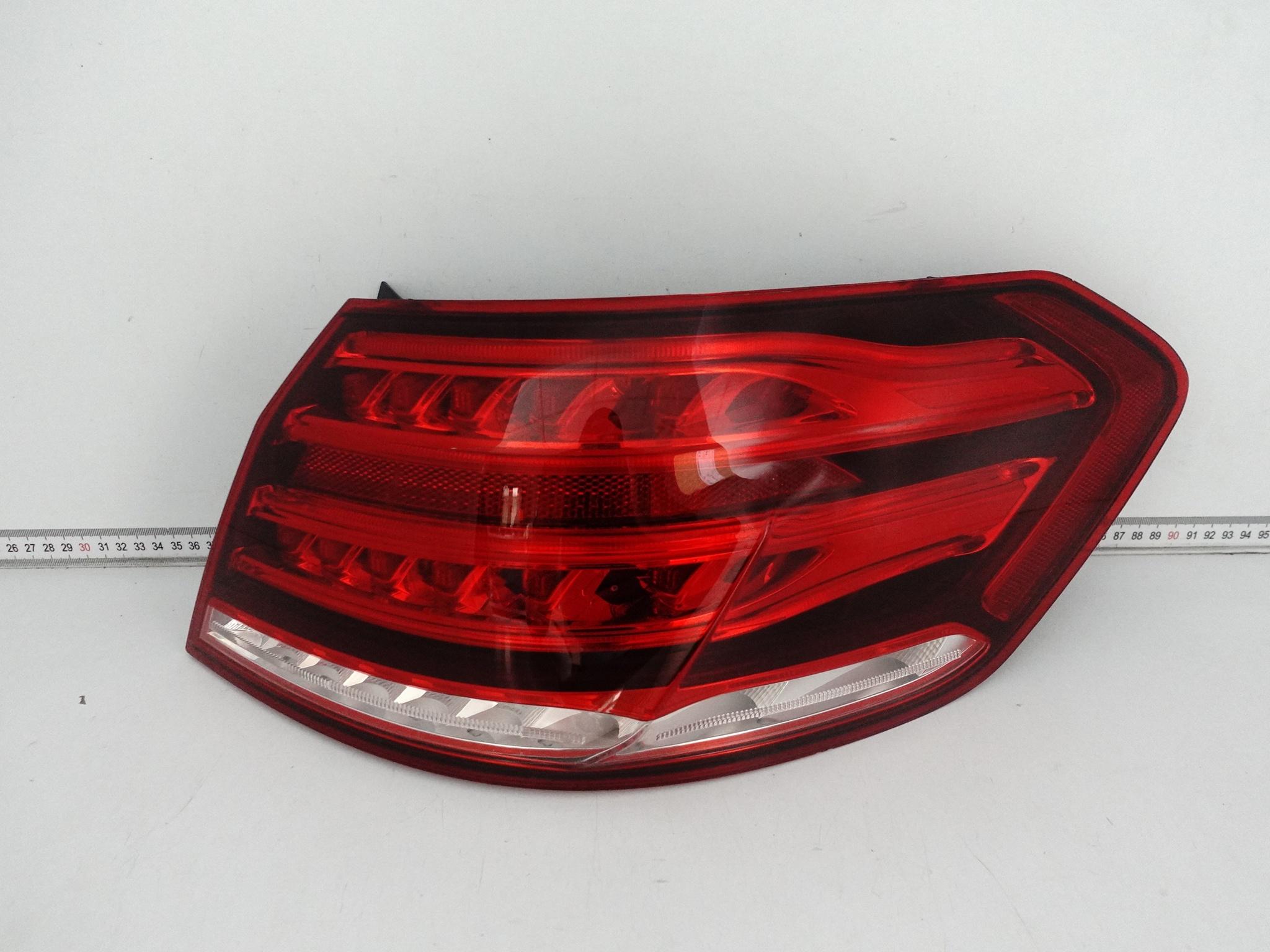 MERCEDES E-KLASA W212 MOPF LIFT SEDAN 12-16 LAMPA PRAWA LED TYŁ EUROPA MERCEDES E-KLASA W212 MOPF LIFT SEDAN 12-16 LAMPA PRAWA LED TYŁ EUROPA