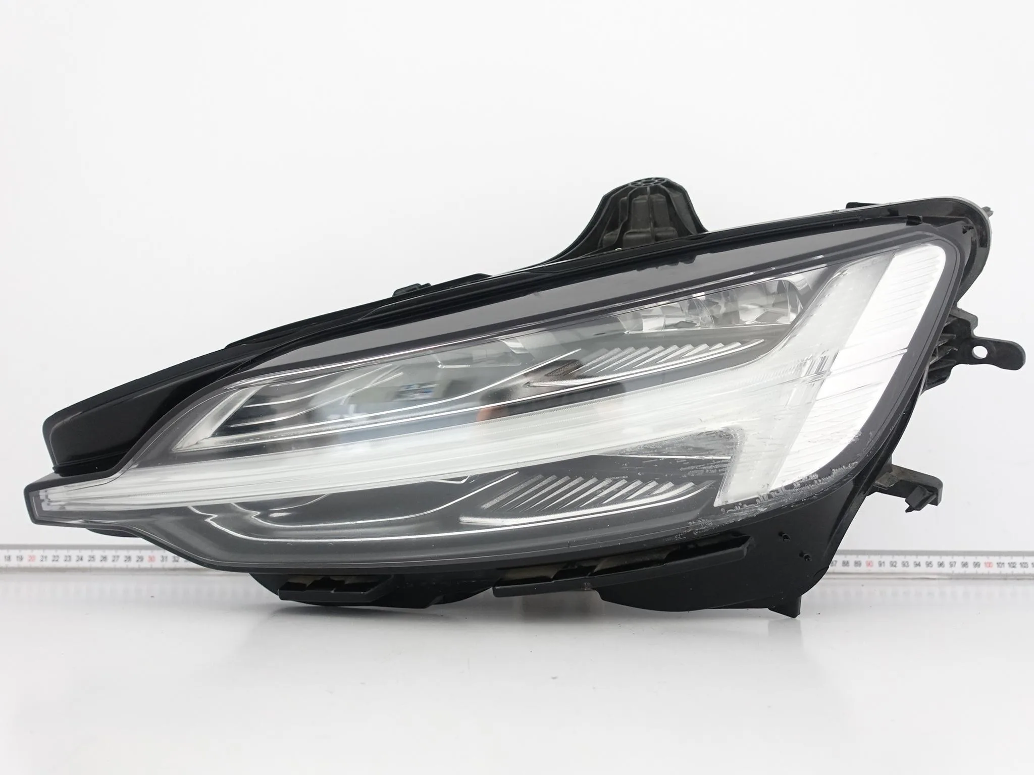 VOLVO V60 II S60 III 18-24 LAMPA FULL LED ACTIVE HIGH BEAM LEWA EUROPA VOLVO V60 II S60 III 18-24 LAMPA FULL LED ACTIVE HIGH BEAM LEWA EUROPA