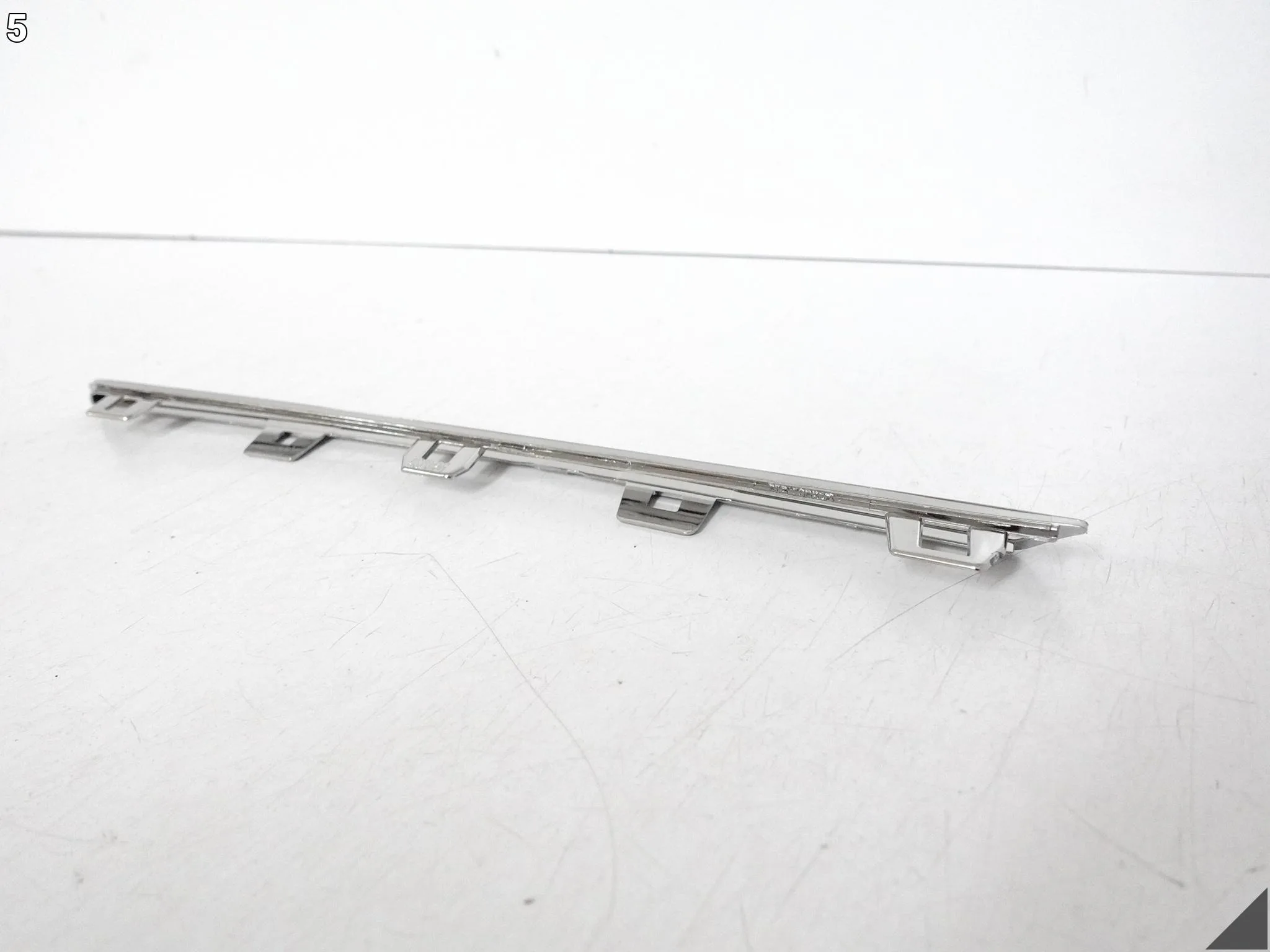 RENAULT MEGANE IV 4 16-20 LISTWA CHROM GRILLA ATRAPY PRZÓD GÓRNA PRAWA RENAULT MEGANE IV 4 16-20 LISTWA CHROM GRILLA ATRAPY PRZÓD GÓRNA PRAWA - obrazek 6