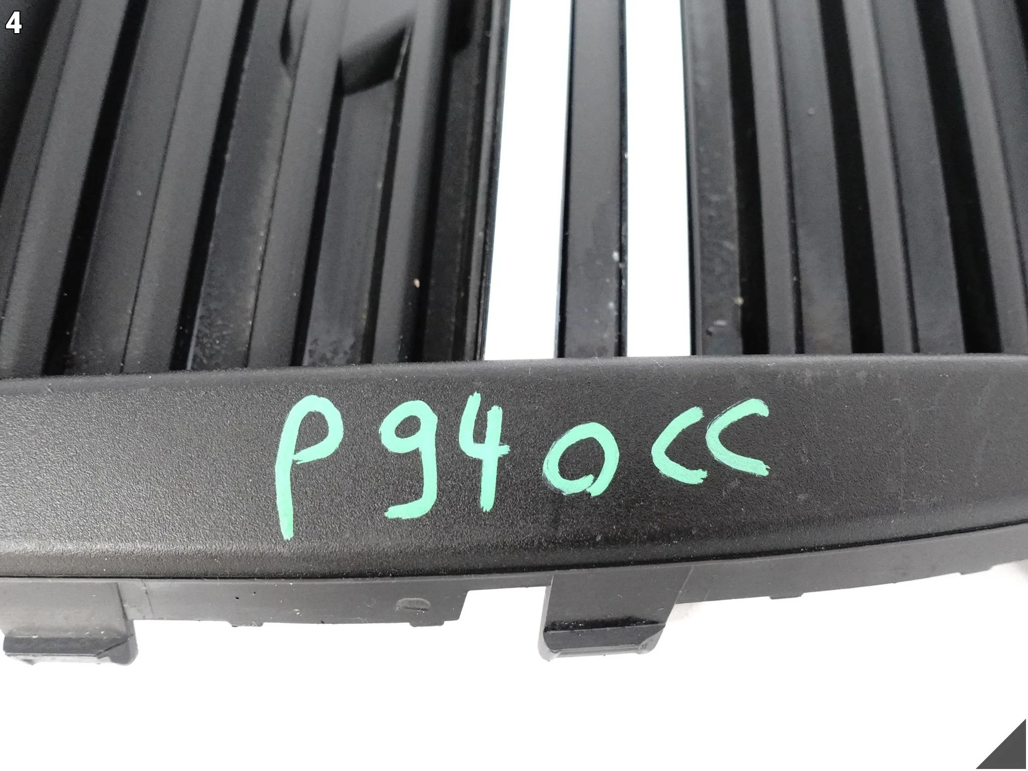 VOLVO XC60 II LIFT INSCRIPTION 22- ATRAPA KRATKA W ZDERZAK PRZÓD LEWA PDC VOLVO XC60 II LIFT INSCRIPTION 22- ATRAPA KRATKA W ZDERZAK PRZÓD LEWA PDC - obrazek 5