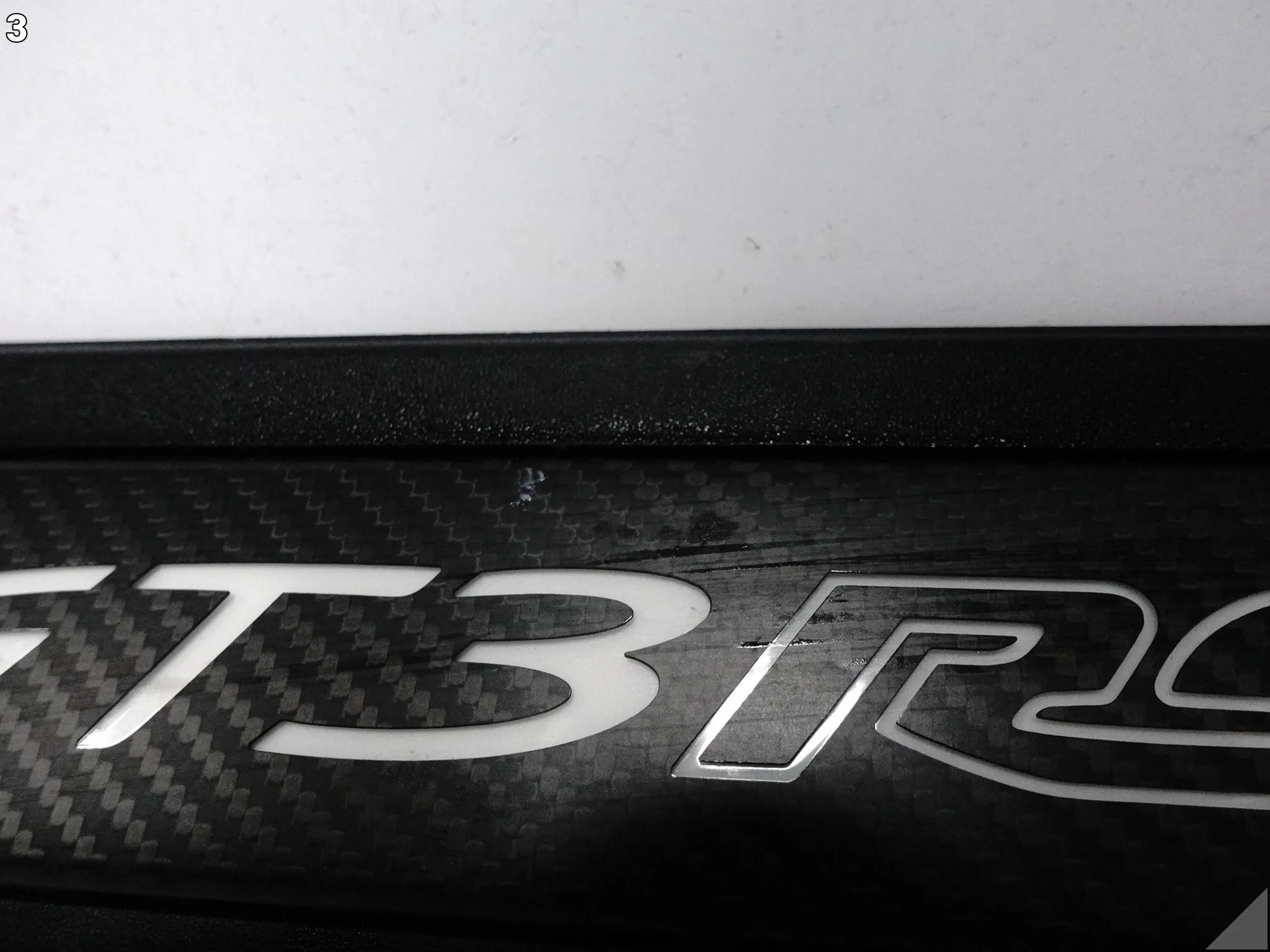 PORSCHE 911 992 GT3RS 23- LISTWA OSŁONA PROGU PODŚWIETLANA LEWA CARBON PORSCHE 911 992 GT3RS 23- LISTWA OSŁONA PROGU PODŚWIETLANA LEWA CARBON - obrazek 4