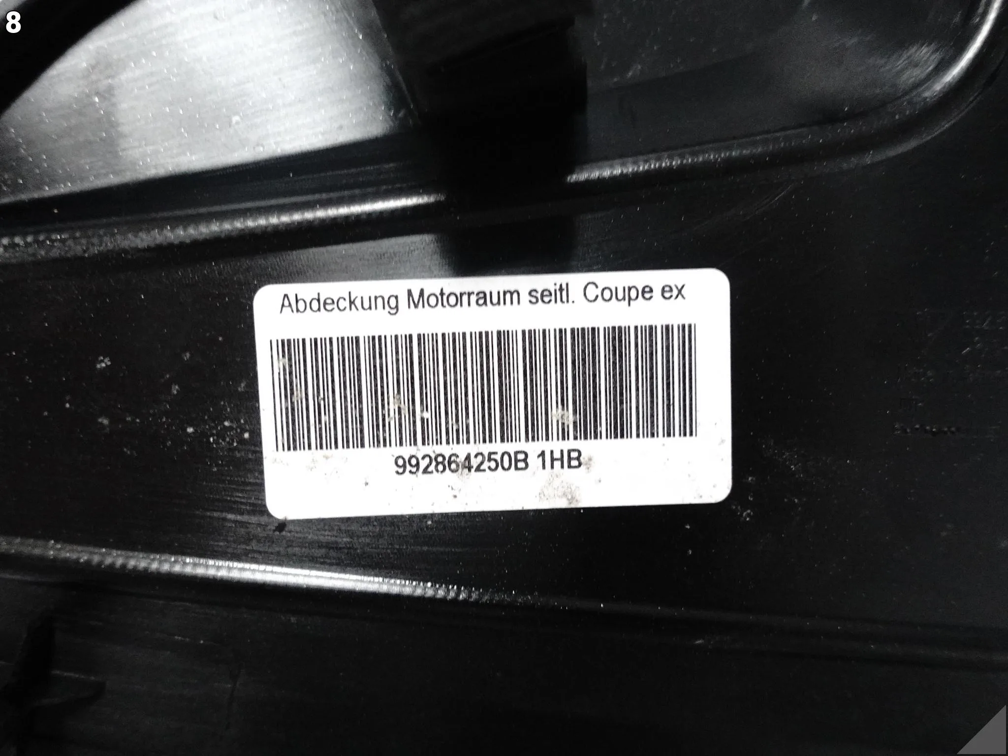 PORSCHE 911 992 19- MASKOWNICA OSŁONA KOMORY SILNIKA PRAWA TYŁ 992864250B PORSCHE 911 992 19- MASKOWNICA OSŁONA KOMORY SILNIKA PRAWA TYŁ 992864250B - obrazek 9