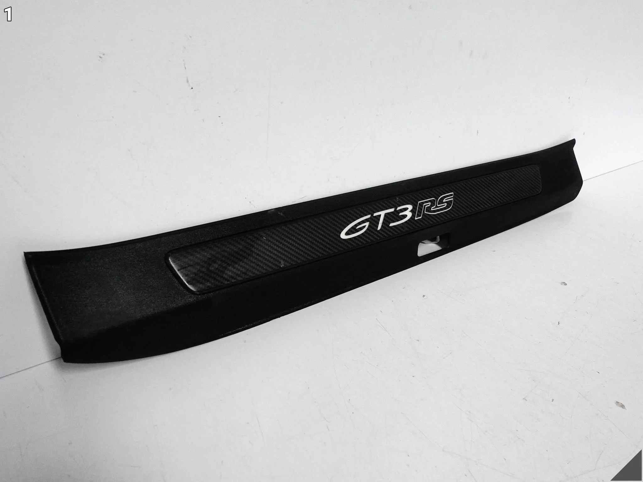 PORSCHE 911 992 GT3RS 23- LISTWA OSŁONA PROGU PODŚWIETLANA LEWA CARBON PORSCHE 911 992 GT3RS 23- LISTWA OSŁONA PROGU PODŚWIETLANA LEWA CARBON - obrazek 2
