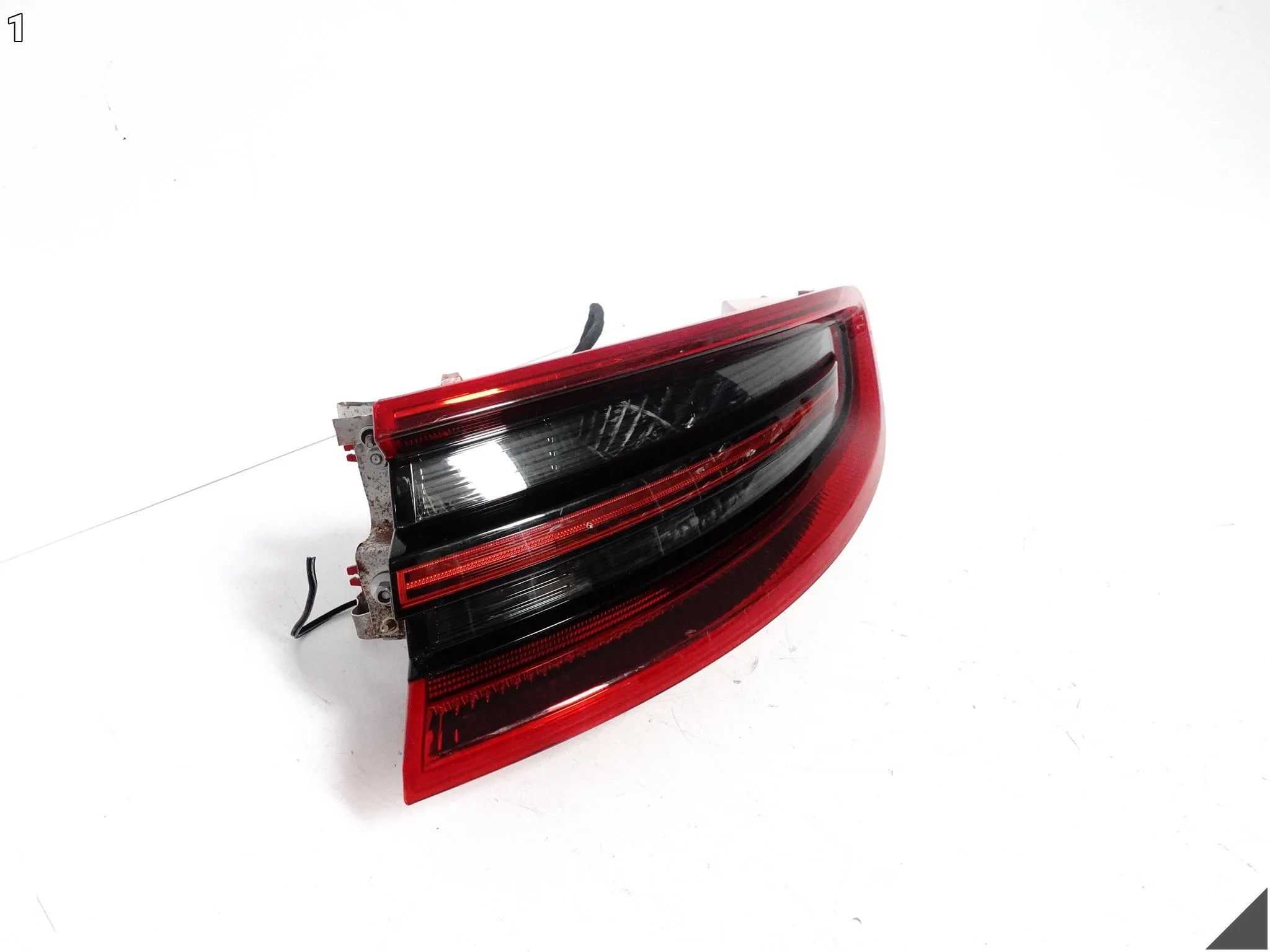 PORSCHE MACAN 95B 14-18 LAMPA LED W BŁOTNIK PRAWA TYŁ EU 95B945096D PORSCHE MACAN 95B 14-18 LAMPA LED W BŁOTNIK PRAWA TYŁ EU 95B945096D - obrazek 2