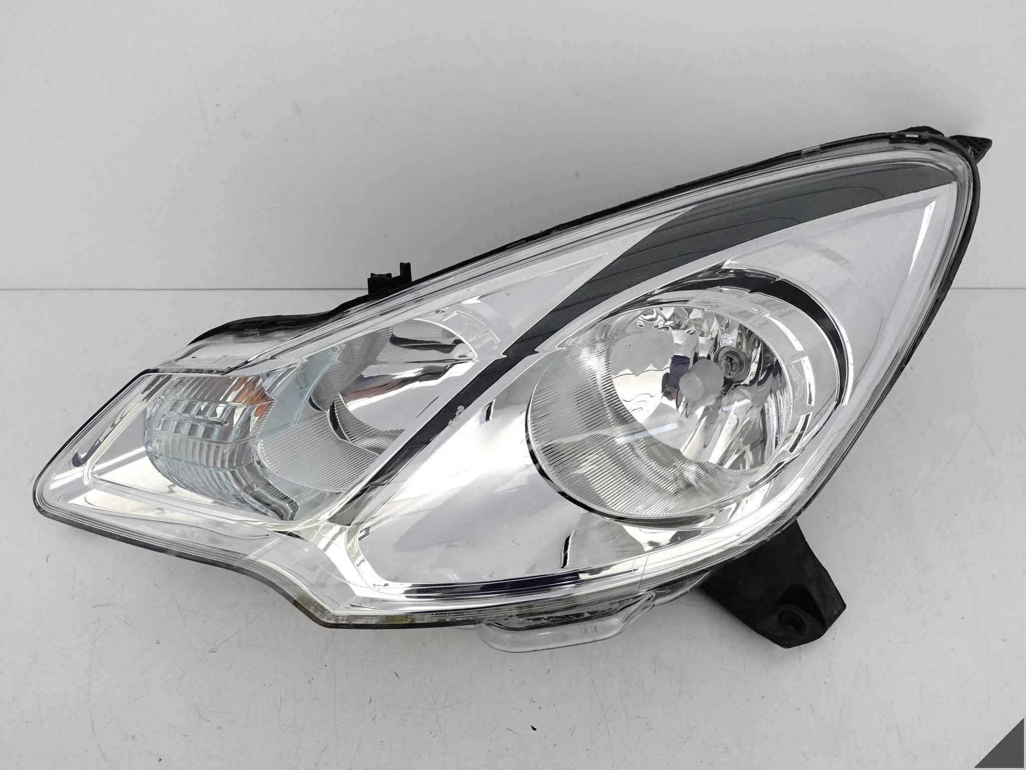 CITROEN C3 II LIFT 10-16 DS3 10-14 LAMPA ZWYKŁA HALOGEN LEWA PRZÓD EUROPA CITROEN C3 II LIFT 10-16 DS3 10-14 LAMPA ZWYKŁA HALOGEN LEWA PRZÓD EUROPA