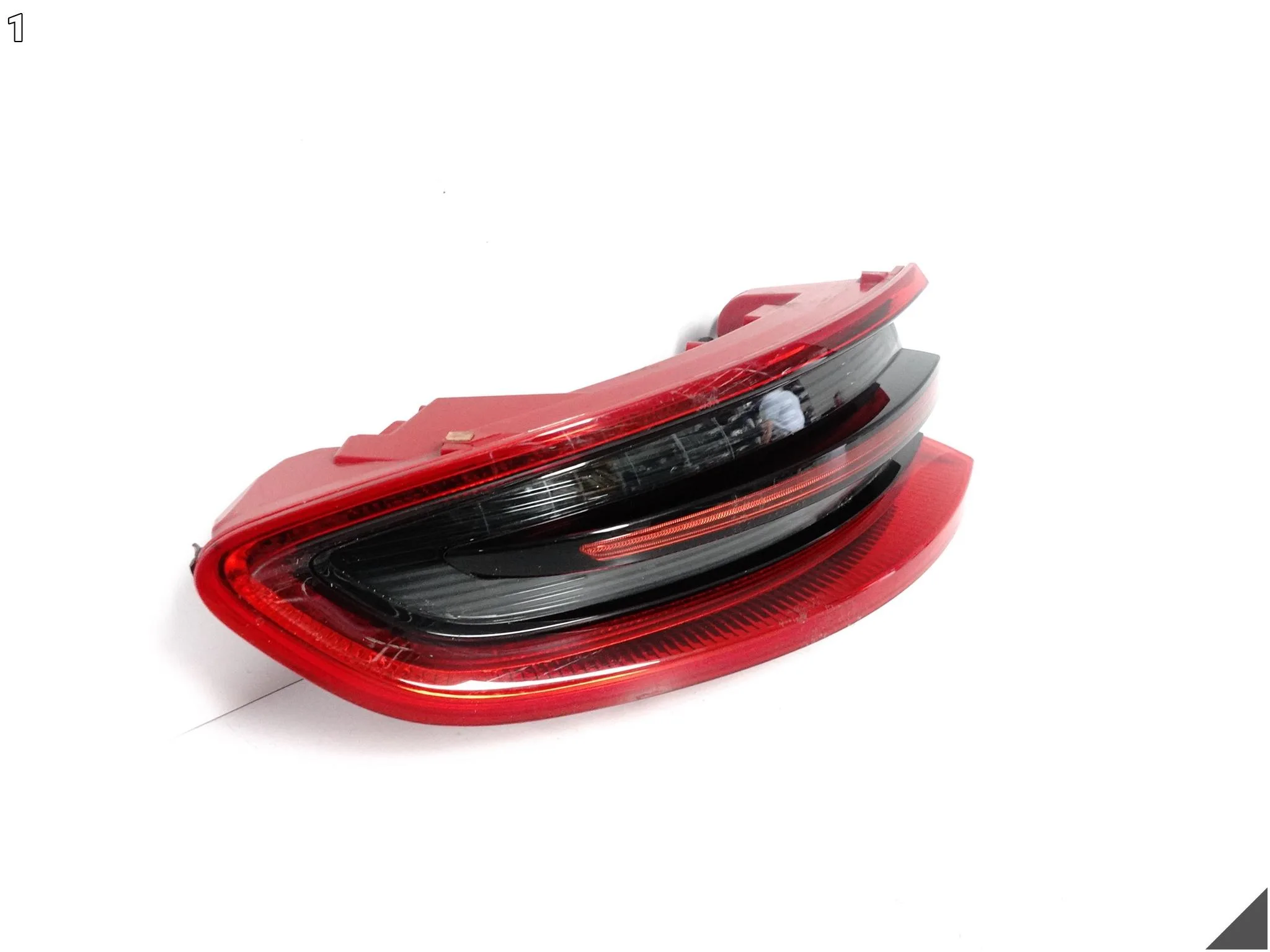 PORSCHE MACAN 95B 14-18 LAMPA LED W BŁOTNIK LEWA TYŁ EU 95B945095D PORSCHE MACAN 95B 14-18 LAMPA LED W BŁOTNIK LEWA TYŁ EU 95B945095D - obrazek 2