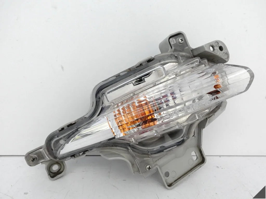 MAZDA 3 (III GENERACJA) BM LIFT 16-18 LAMPA HALOGEN KIERUNKOWSKAZ PRAWY MAZDA 3 (III GENERACJA) BM LIFT 16-18 LAMPA HALOGEN KIERUNKOWSKAZ PRAWY