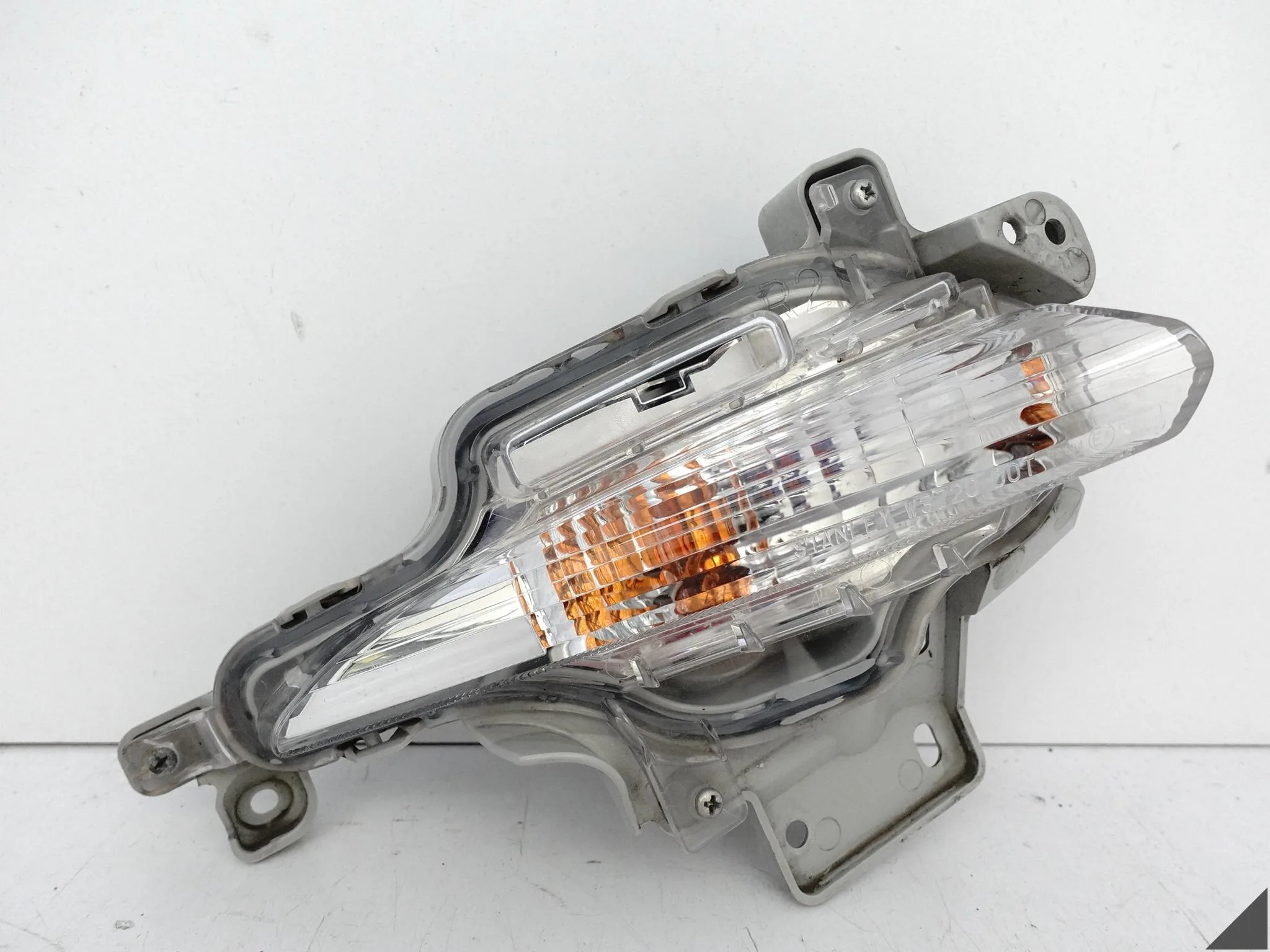 MAZDA 3 (III GENERACJA) BM LIFT 16-18 LAMPA HALOGEN KIERUNKOWSKAZ PRAWY MAZDA 3 (III GENERACJA) BM LIFT 16-18 LAMPA HALOGEN KIERUNKOWSKAZ PRAWY