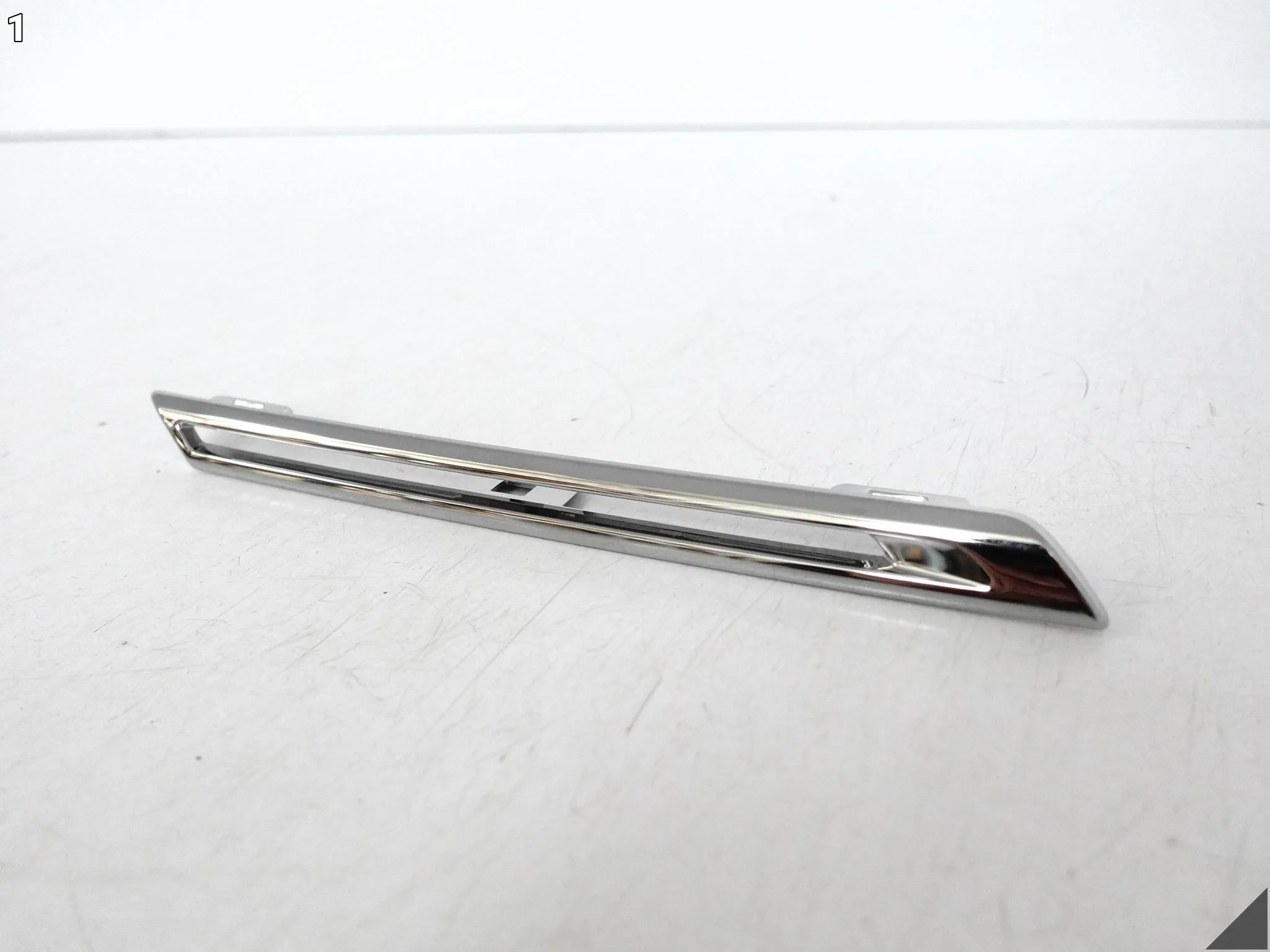 RENAULT MEGANE IV 4 16-20 LISTWA CHROM GRILLA ATRAPY PRZÓD PRAWA RENAULT MEGANE IV 4 16-20 LISTWA CHROM GRILLA ATRAPY PRZÓD PRAWA - obrazek 2