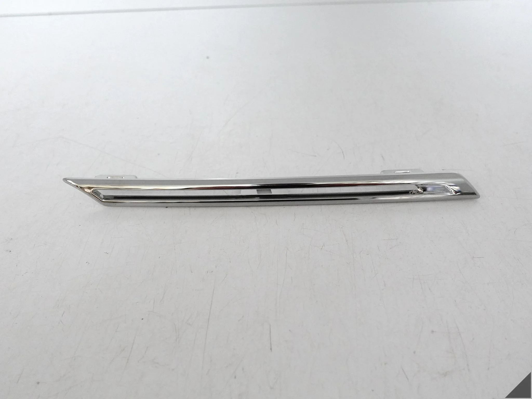 RENAULT MEGANE IV 4 16-20 LISTWA CHROM GRILLA ATRAPY PRZÓD PRAWA RENAULT MEGANE IV 4 16-20 LISTWA CHROM GRILLA ATRAPY PRZÓD PRAWA